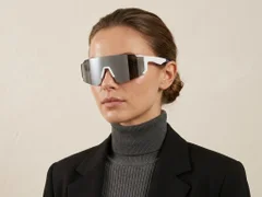 bs1611-0001_silver_irregular_plastic_qy_pro1_smart_sport_sunglasses-tryon_female