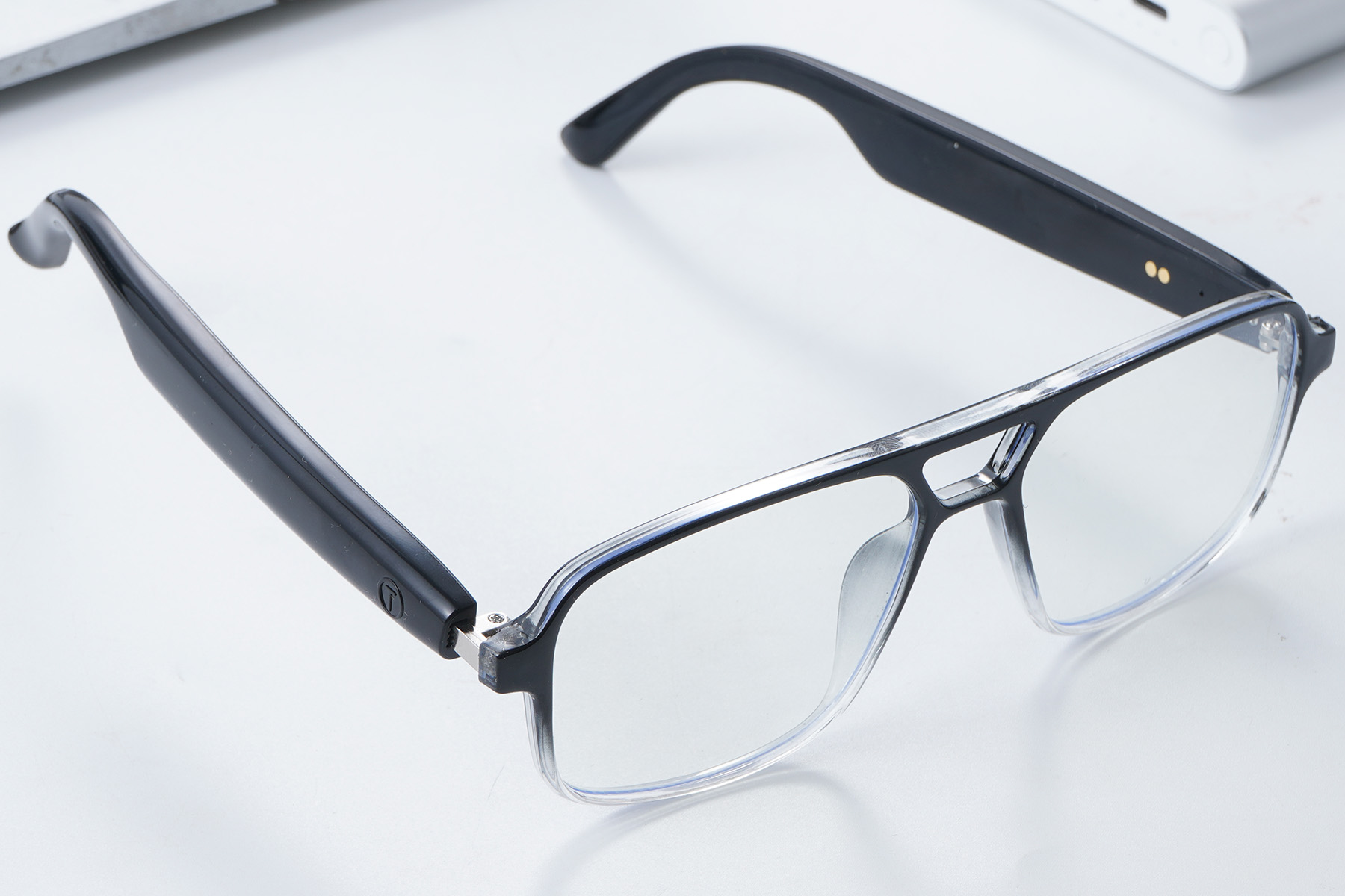 BS1611-0026_GS10_Black_Aviator_Plastic_Glasses_corner