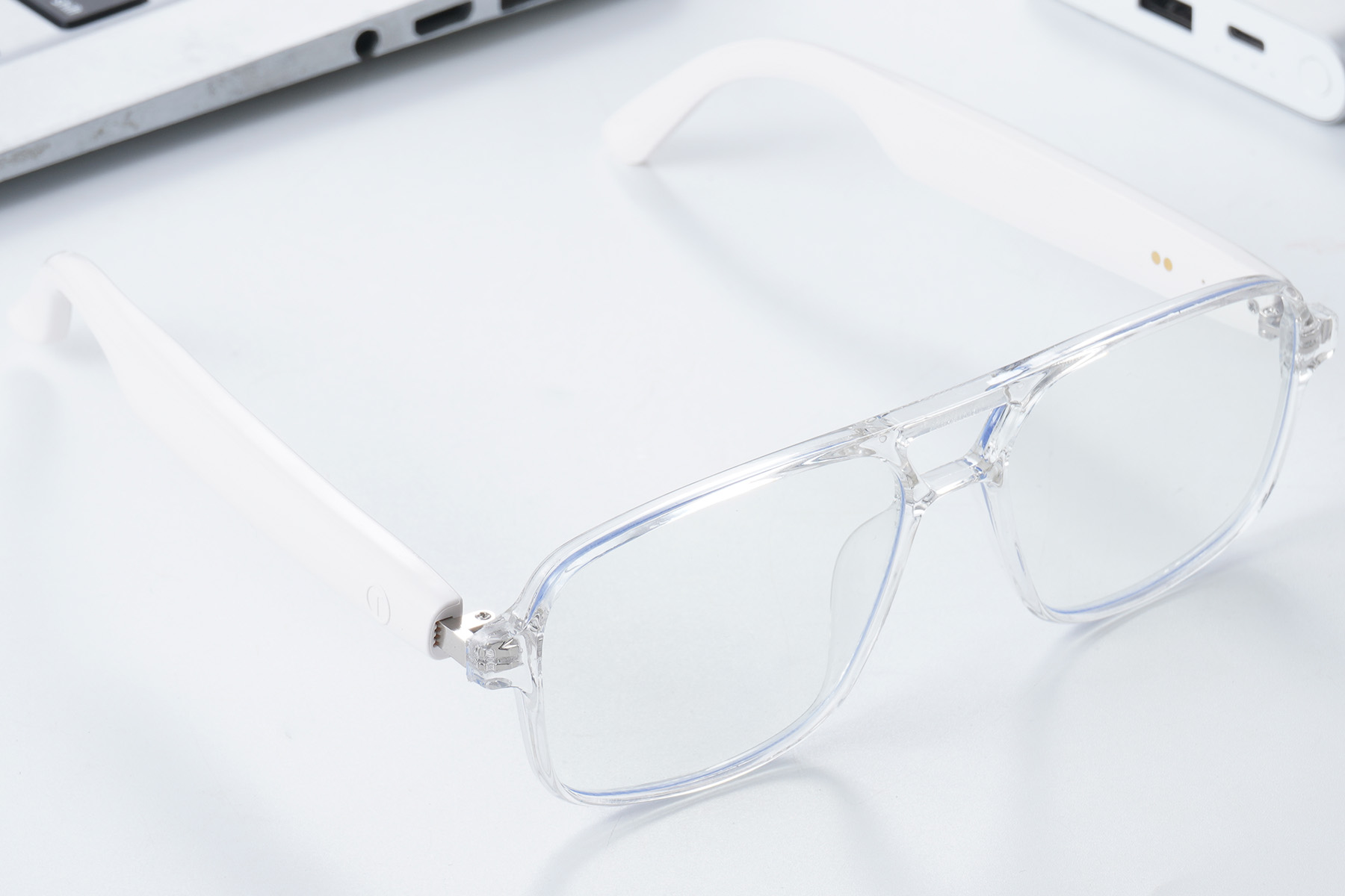 BS1611-0028_GS10_Transparent_Aviator_Plastic_Glasses_corner