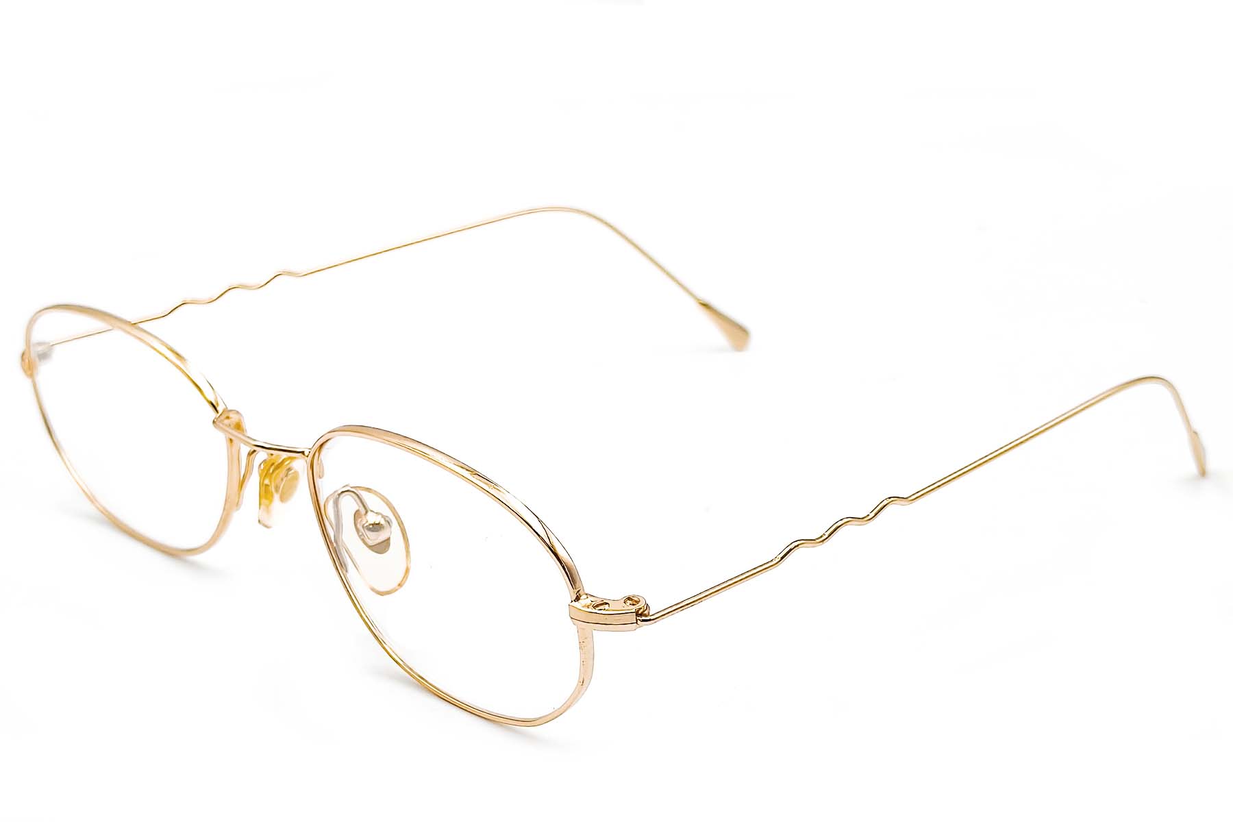 BS1620-0078_Golden_Oval_Metal_Glasses_corner