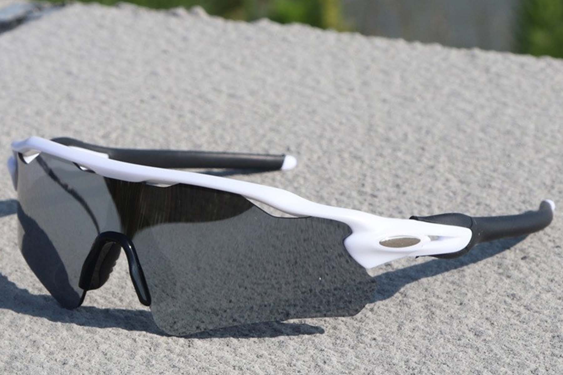 BS1725-0007_White_Rectangular_TR90_sunglasses_corner