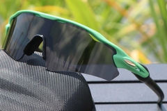 BS1725-0013_Green_Rectangular_TR90_sunglasses_corner