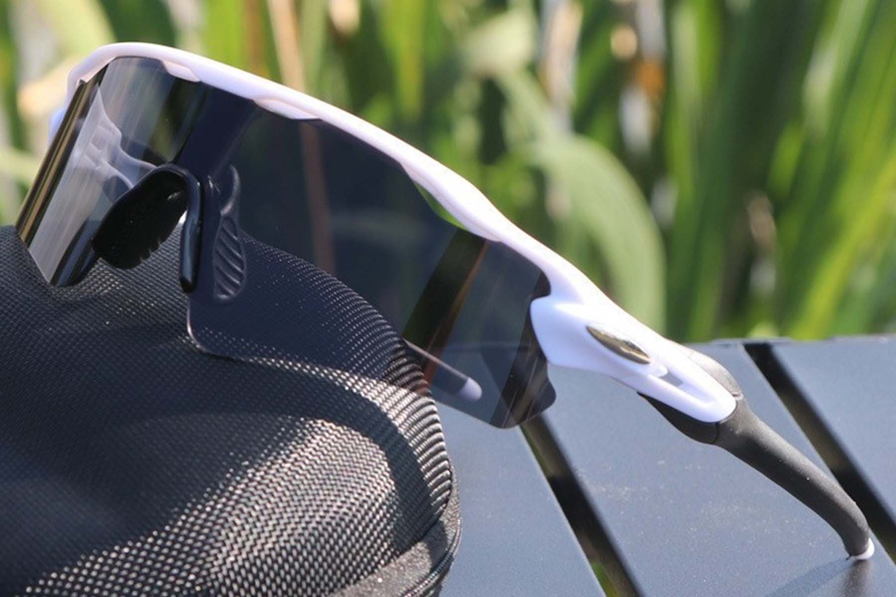 BS1725-0017_White_Rectangular_TR90_sunglasses_corner