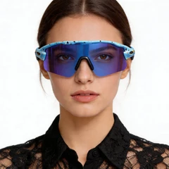 bs1725-0032_blue_rectangular_tr90_sunglasses_model