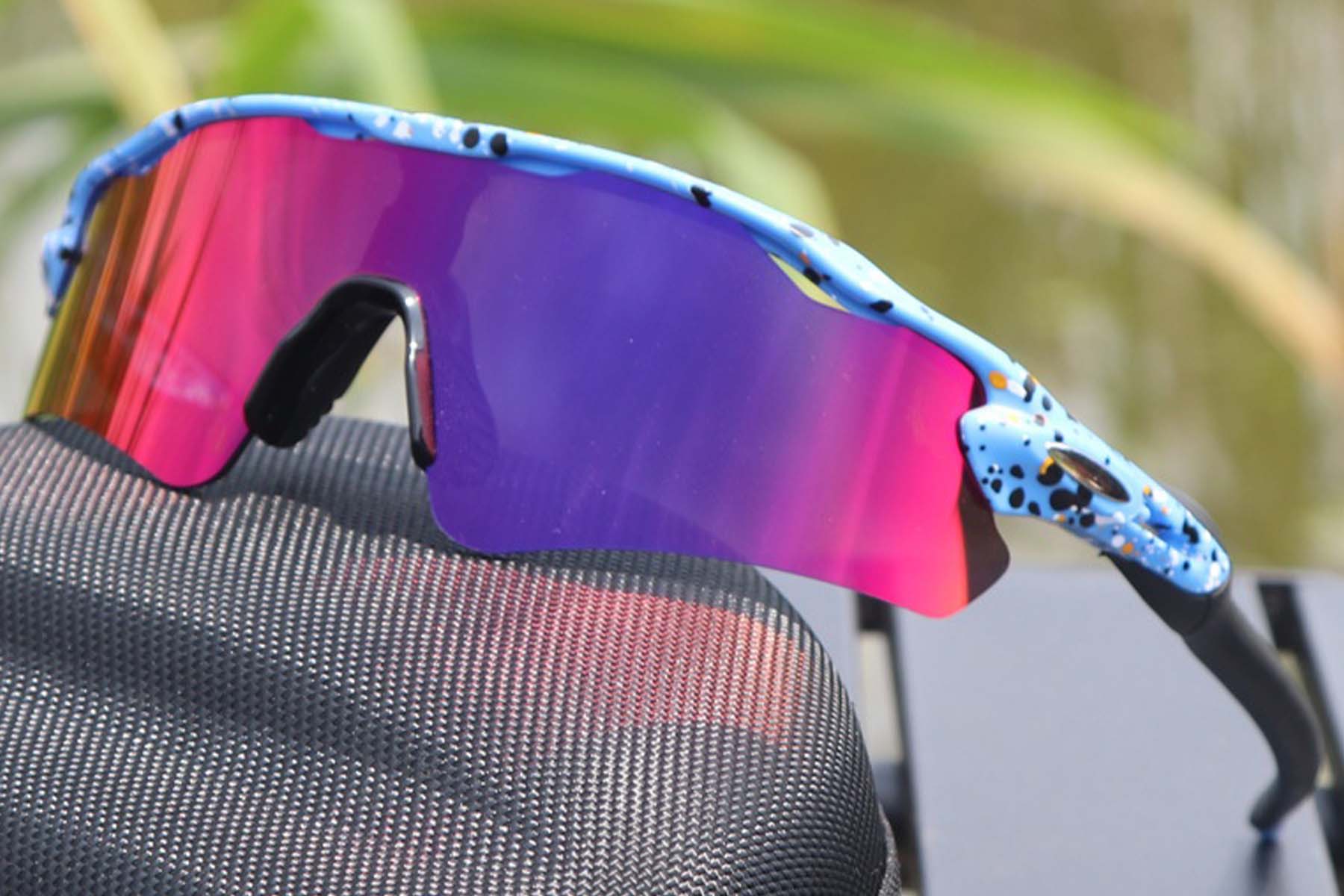 BS1725-0039_Blue_Rectangular_TR90_sunglasses_corner