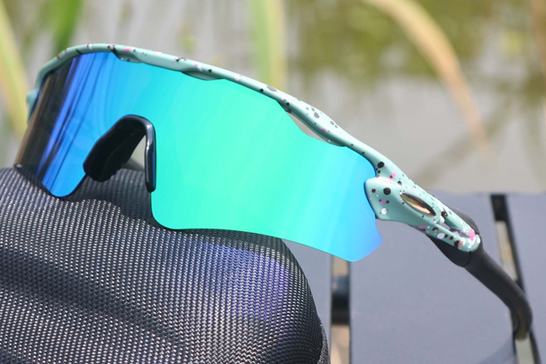 BS1725-0041_Green_Rectangular_TR90_sunglasses_corner