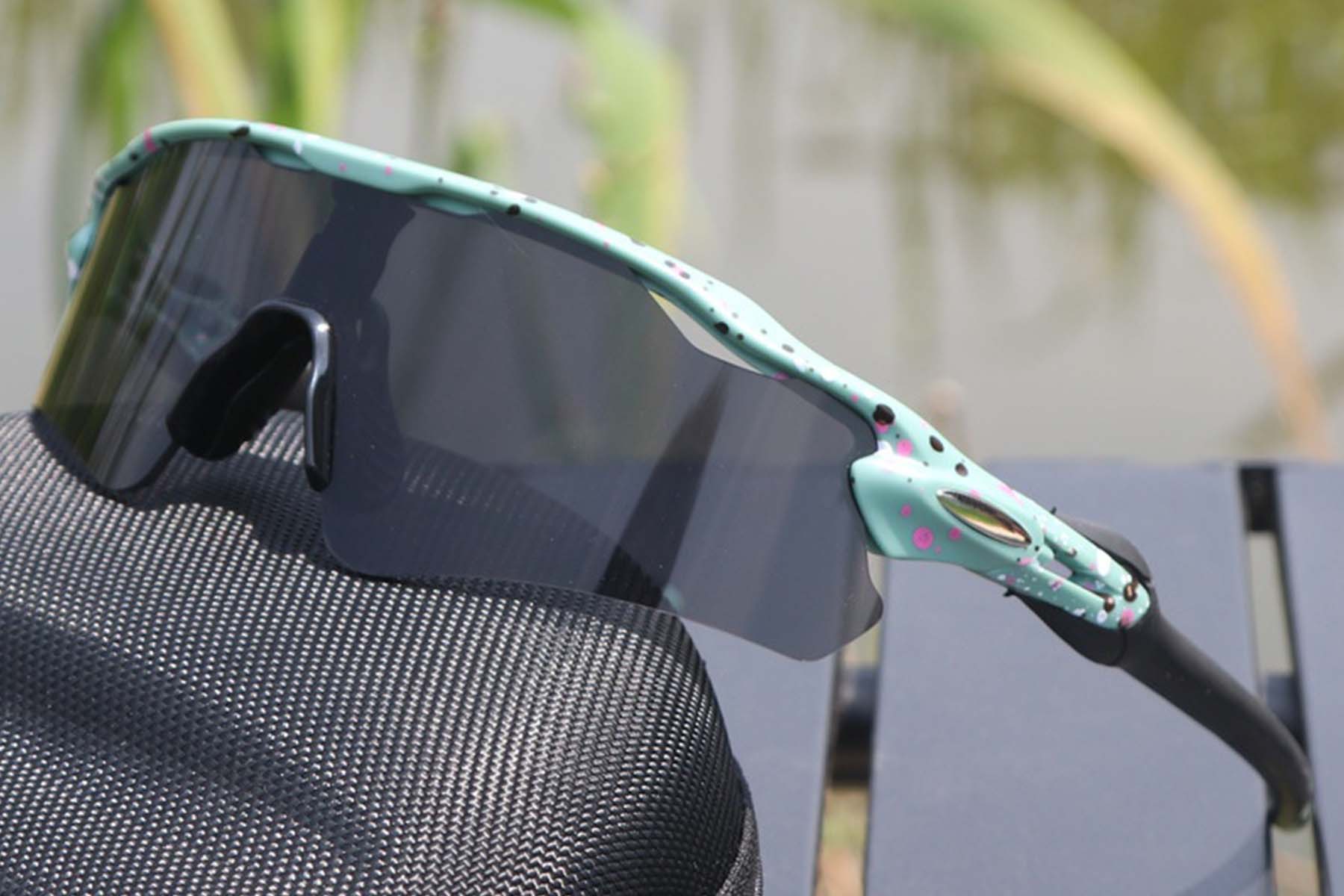 BS1725-0042_Green_Rectangular_TR90_sunglasses_corner