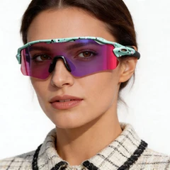 bs1725-0045_green_rectangular_tr90_sunglasses_model
