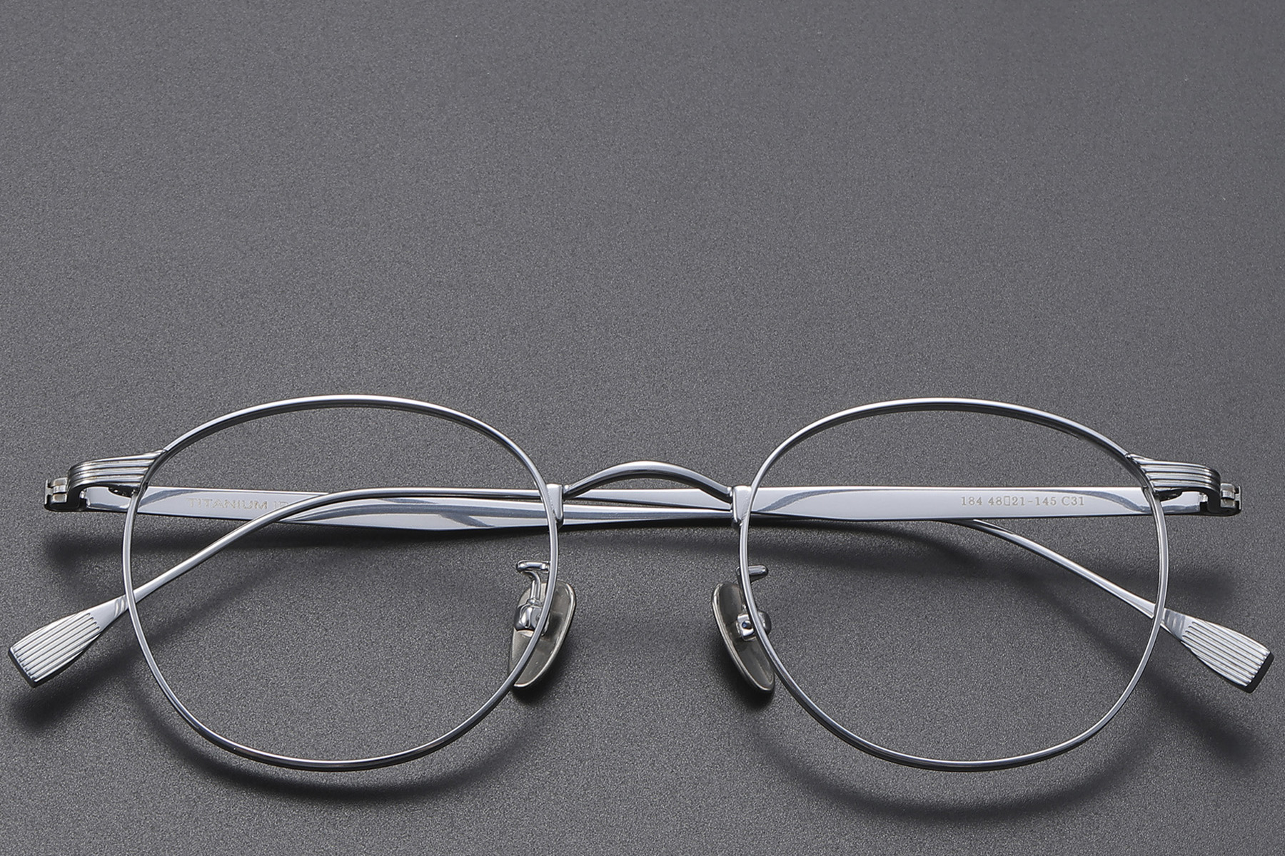 BS1913-0352_Silver_Oval_Titanium_Glasses_front