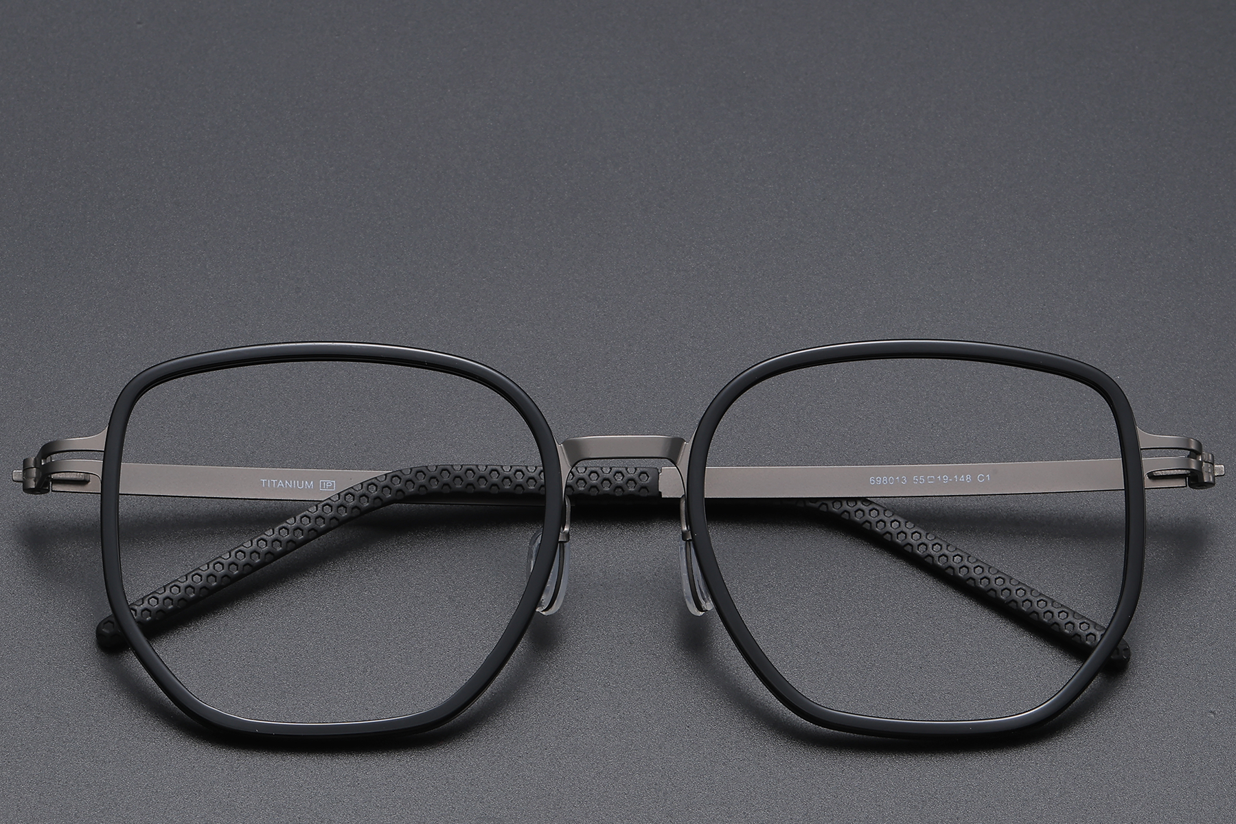 BS1913-0397_Black_Geometric_Titanium_Glasses_front