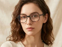 BS1913-0399_Tortoiseshell_Geometric_Titanium_Glasses-tryon_female