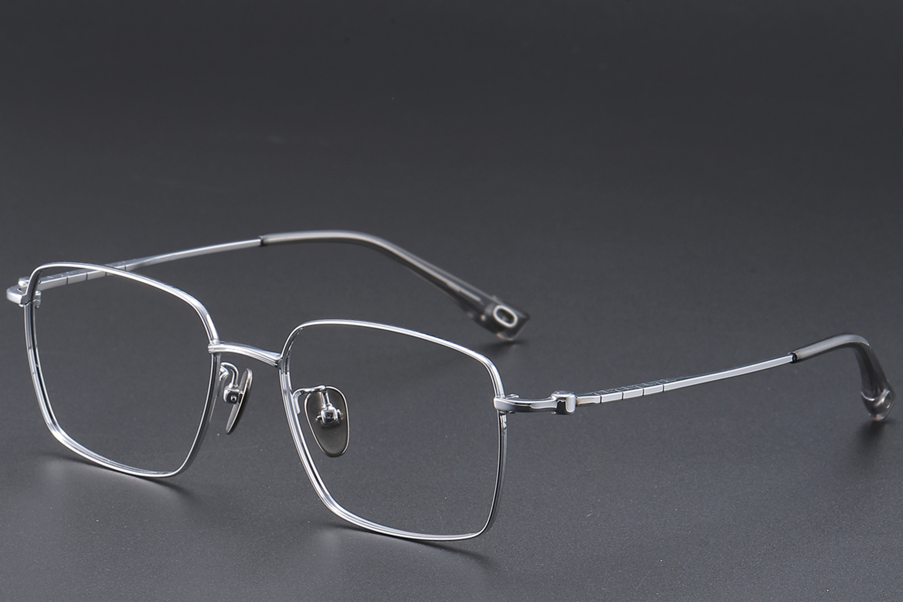 BS1913-0425_Silver_Rectangular_Titanium_Glasses_corner.png