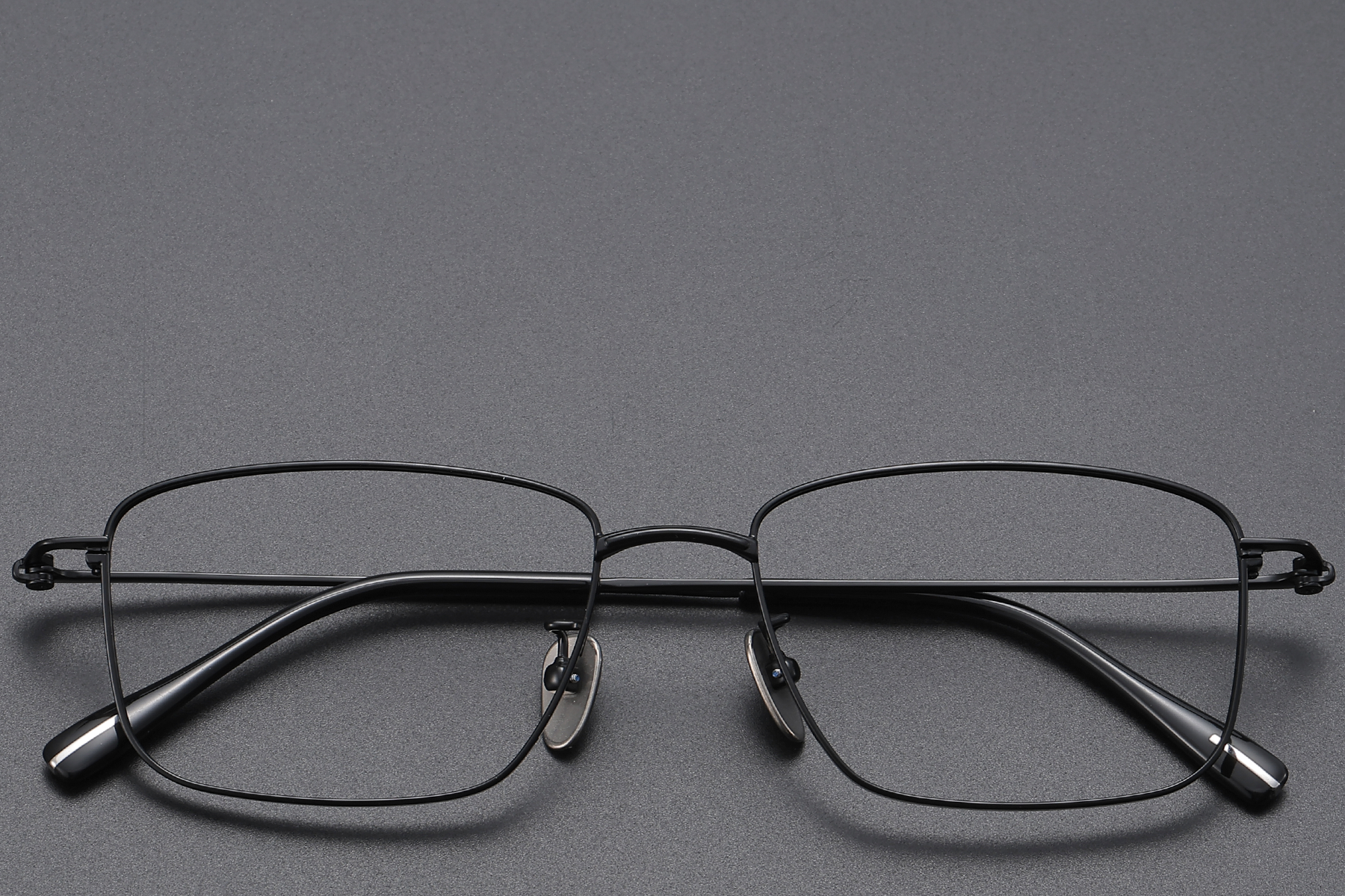 BS1913-0430_Black_Rectangular_Titanium_Glasses_front