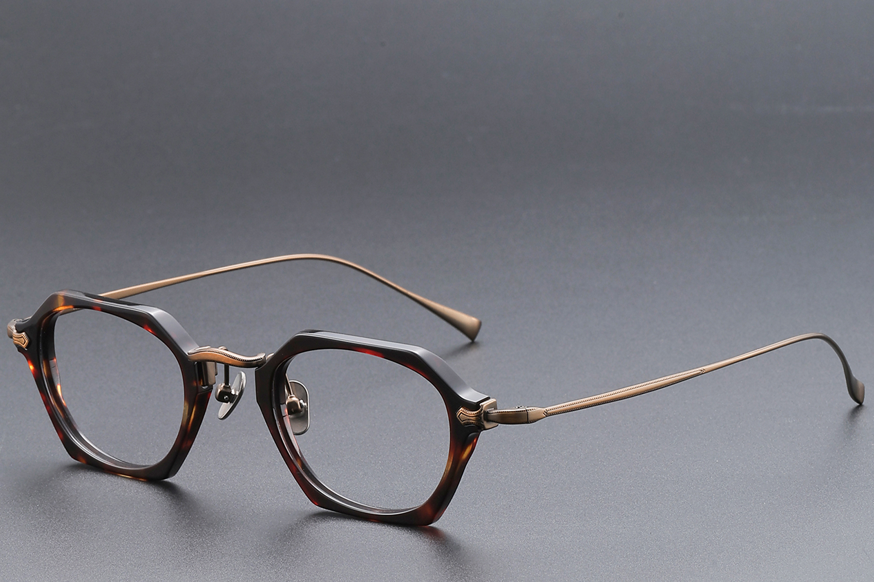 BS1913-0437_Tortoiseshell_Geometric_Titanium_Glasses_corner.png