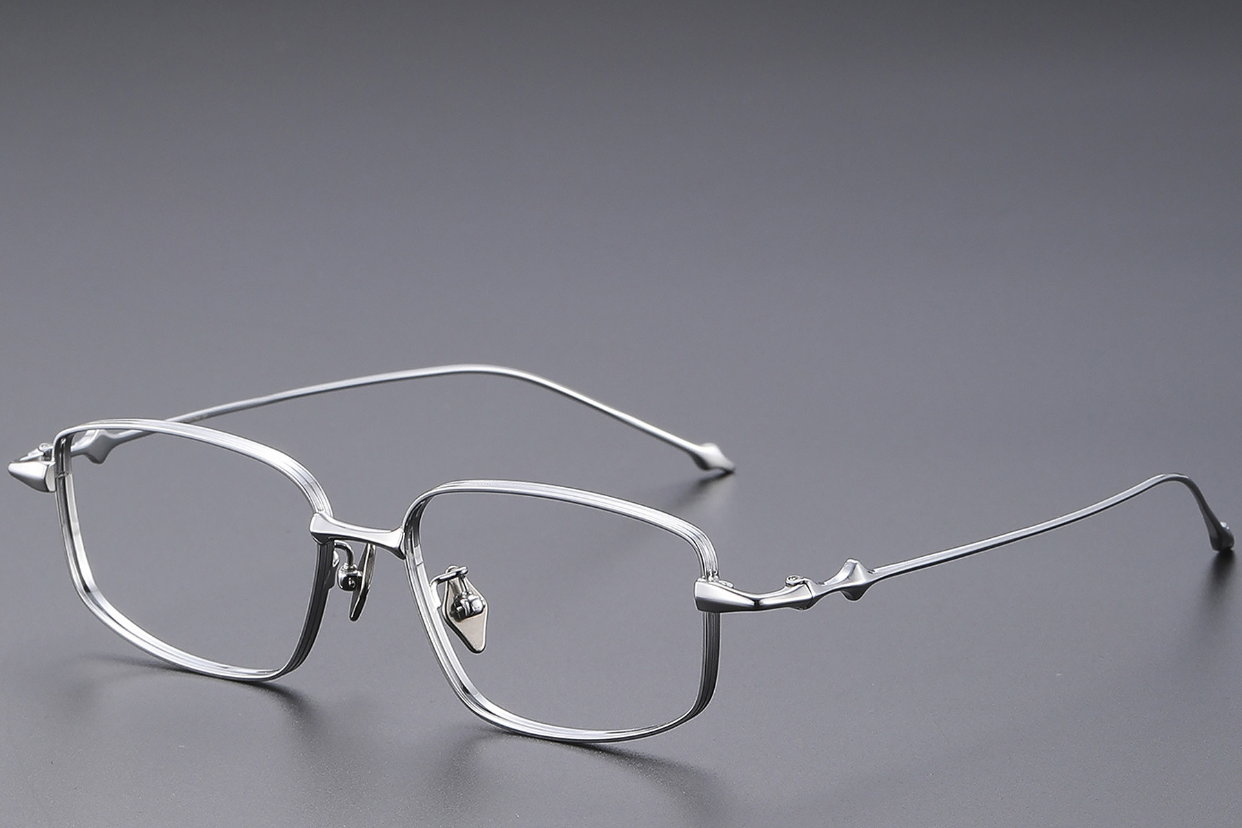 BS1913-0450_Silver_Rectangular_Titanium_Glasses_corner