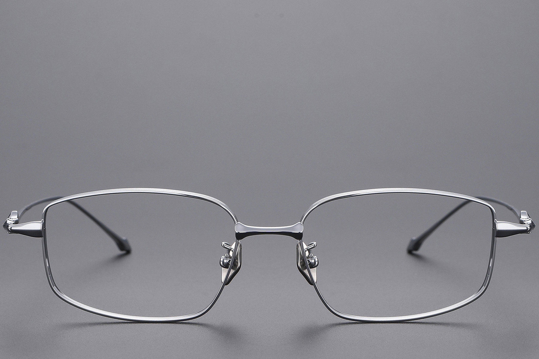 BS1913-0450_Silver_Rectangular_Titanium_Glasses_front