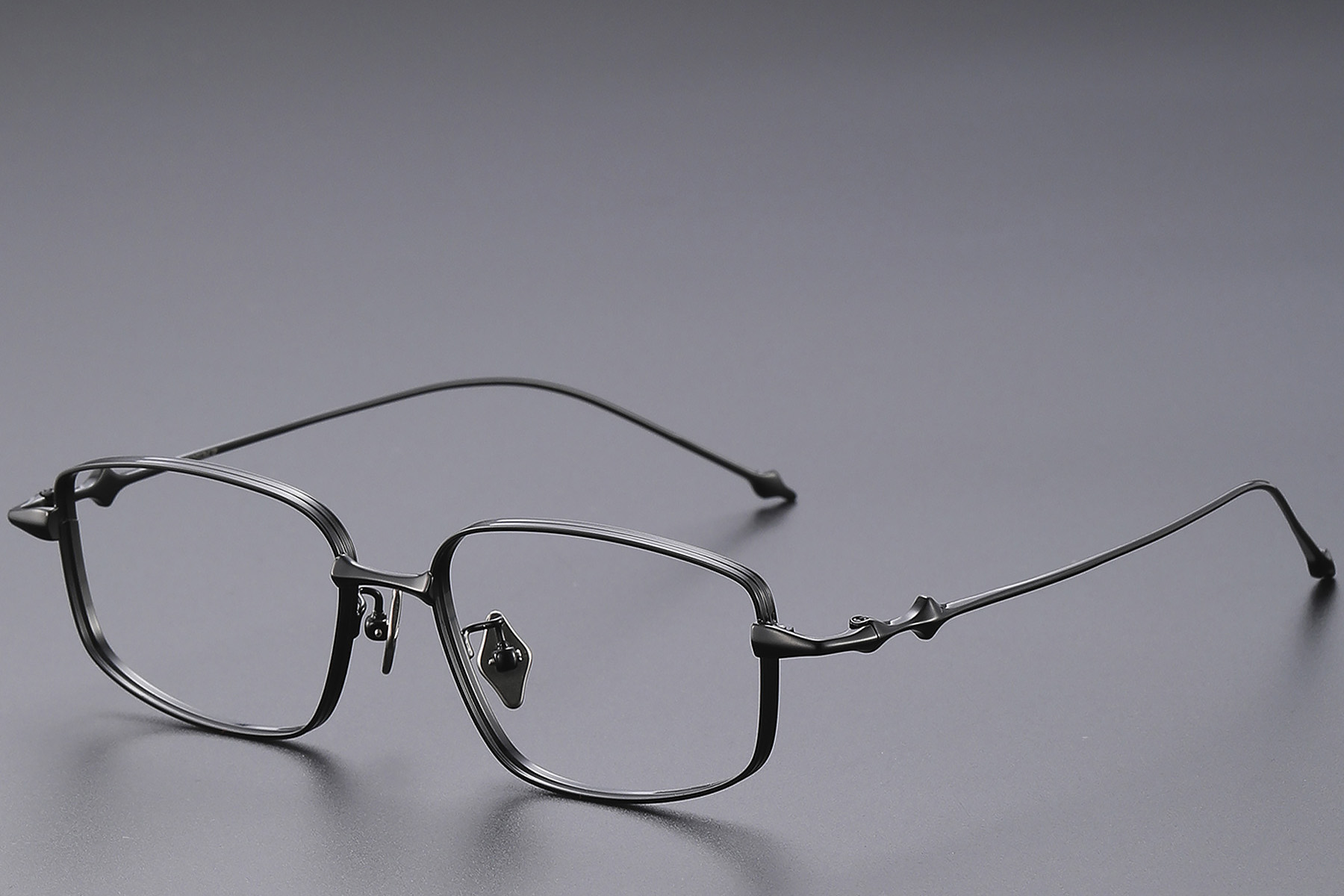 BS1913-0451_Black_Rectangular_Titanium_Glasses_corner