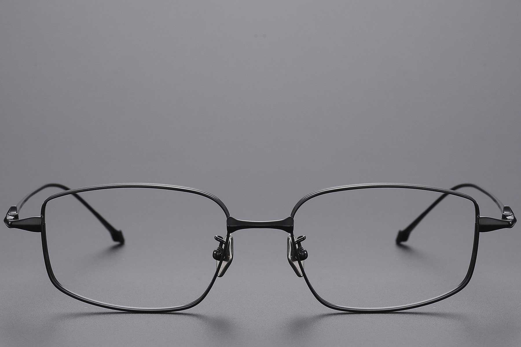 BS1913-0451_Black_Rectangular_Titanium_Glasses_front