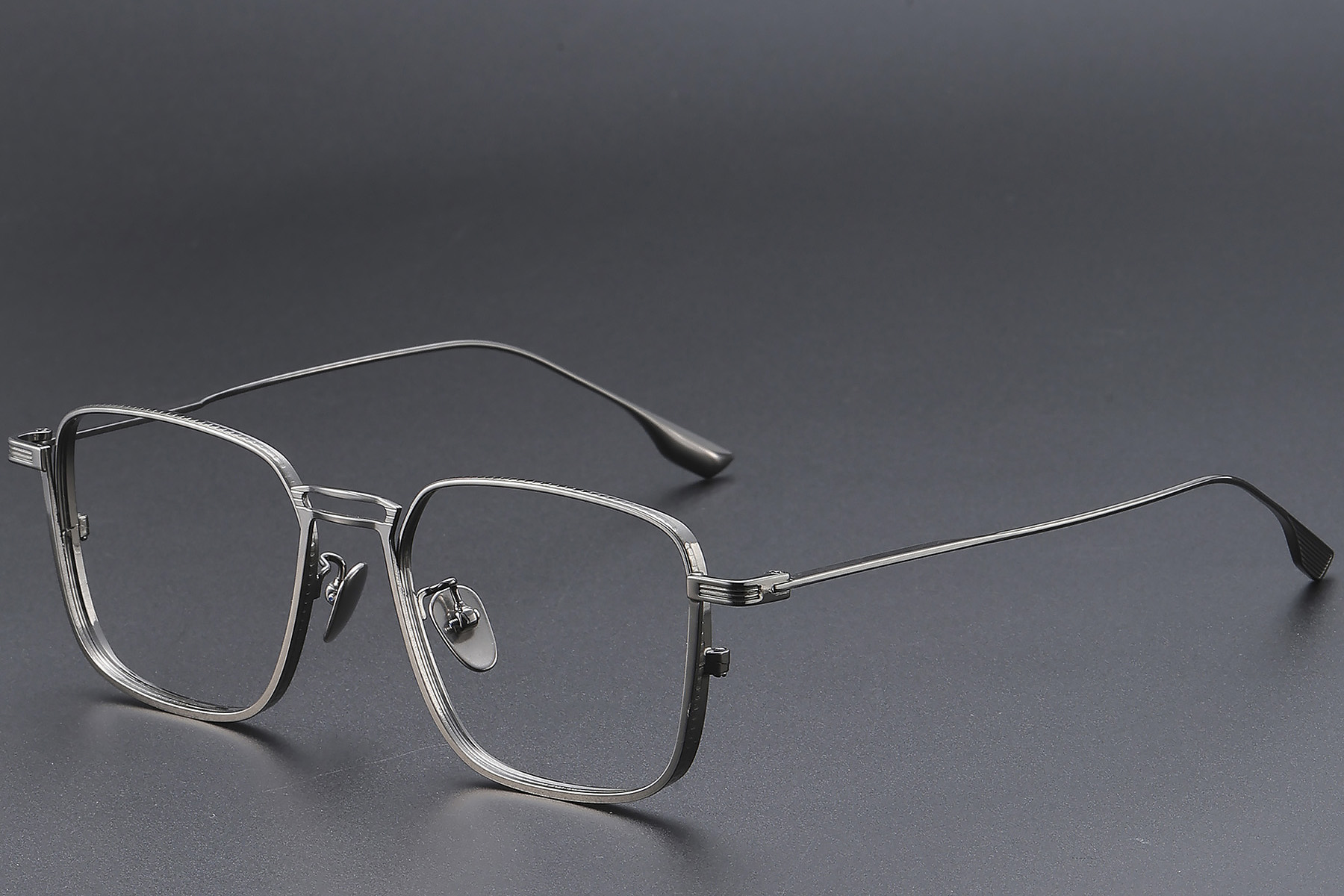 BS1913-0463_Grey_Rectangular_Titanium_Glasses_corner