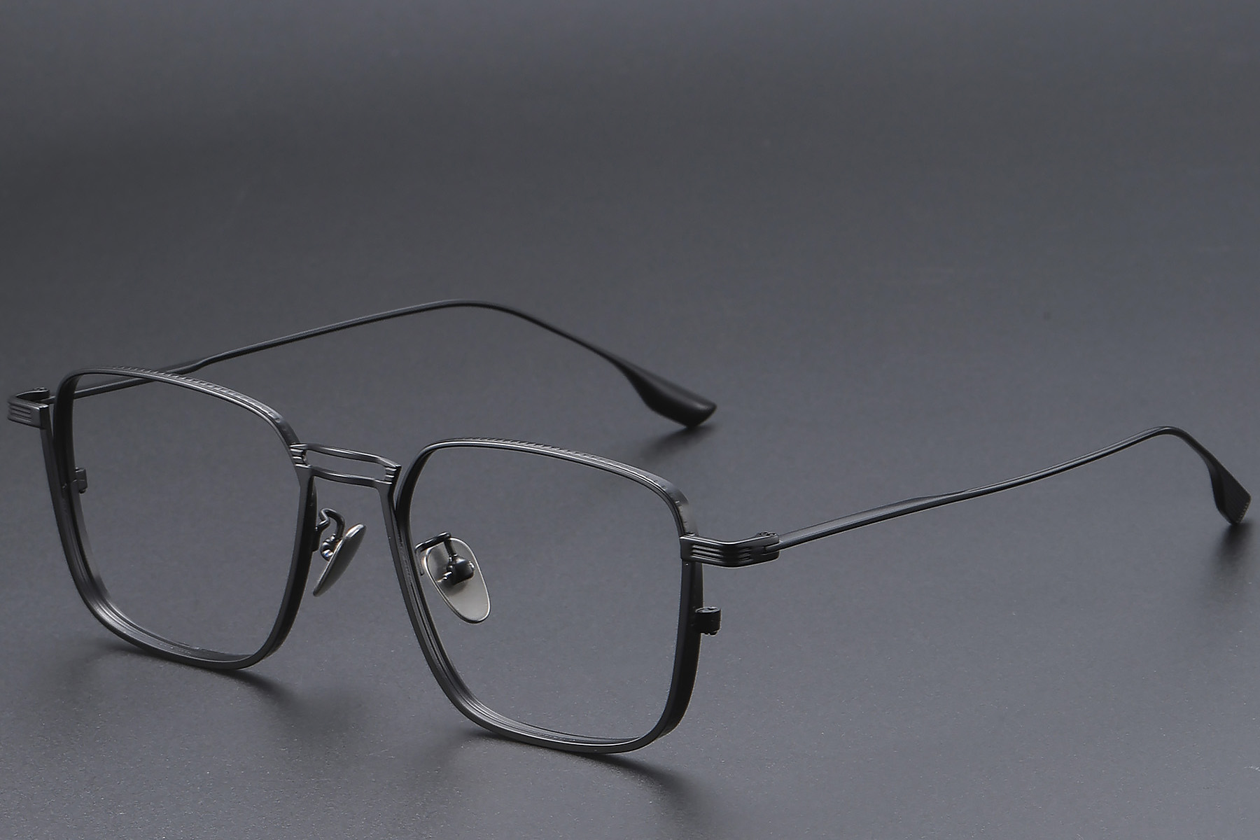 BS1913-0466_Black_Rectangular_Titanium_Glasses_corner