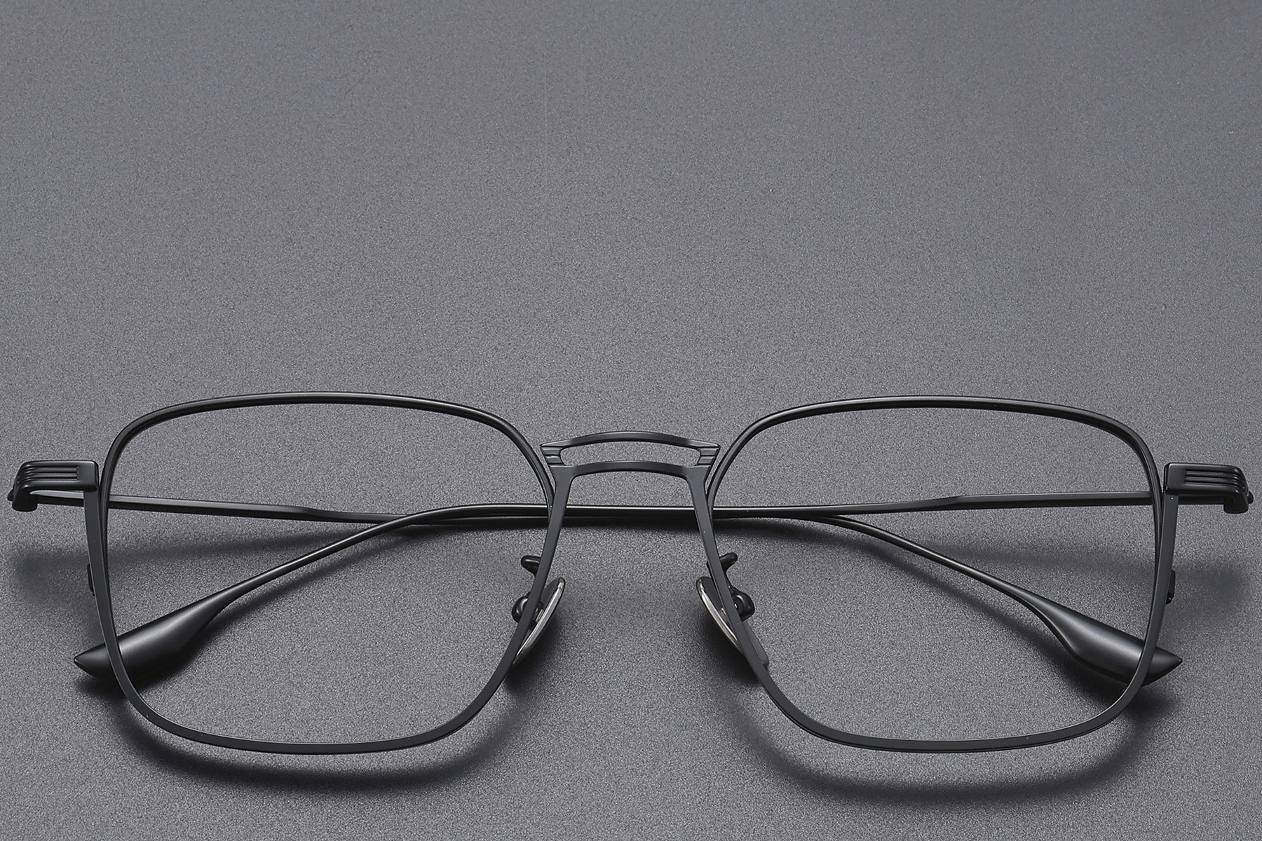 BS1913-0466_Black_Rectangular_Titanium_Glasses_front