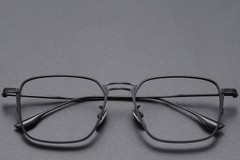 BS1913-0466_Black_Rectangular_Titanium_Glasses_front