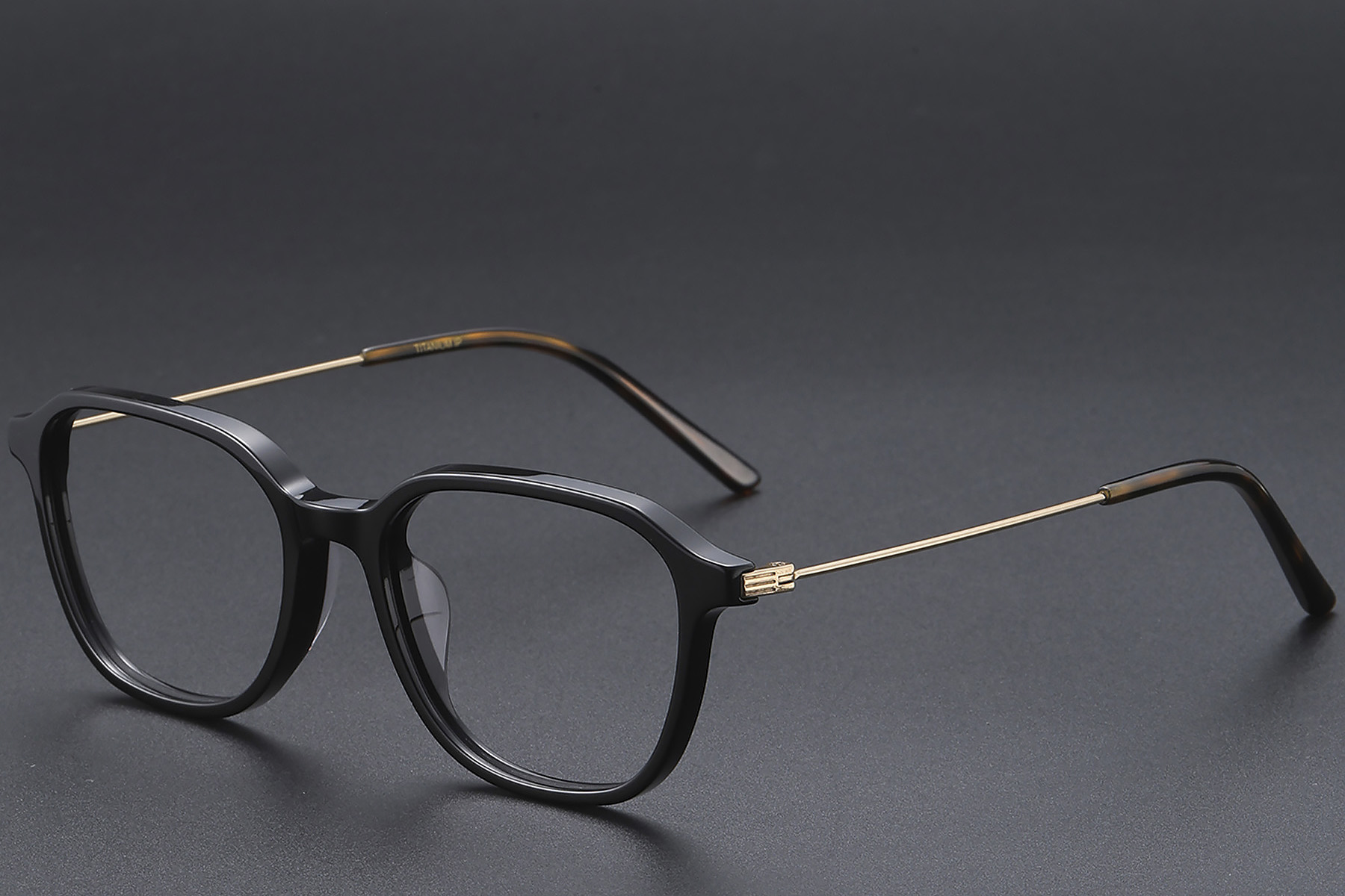 BS1913-0474_Black_Rectangular_Titanium_Glasses_corner