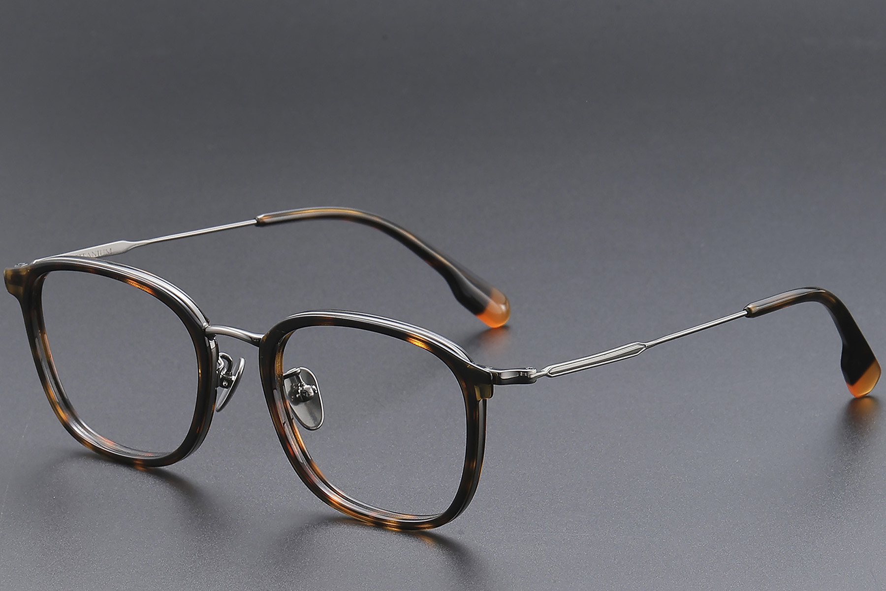 BS1913-0483_Tortoiseshell_Rectangular_Titanium_Glasses_corner