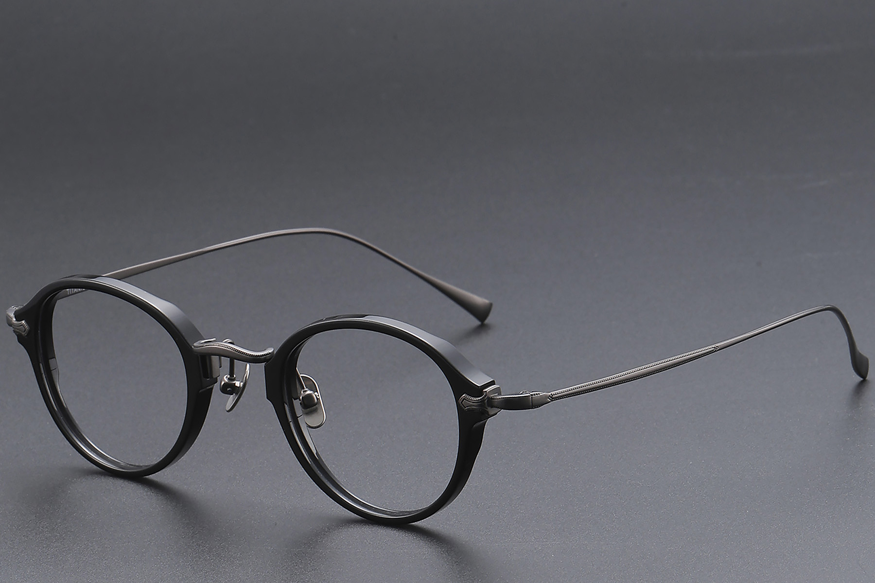 BS1913-0488_Black_Oval_Titanium_Glasses_corner
