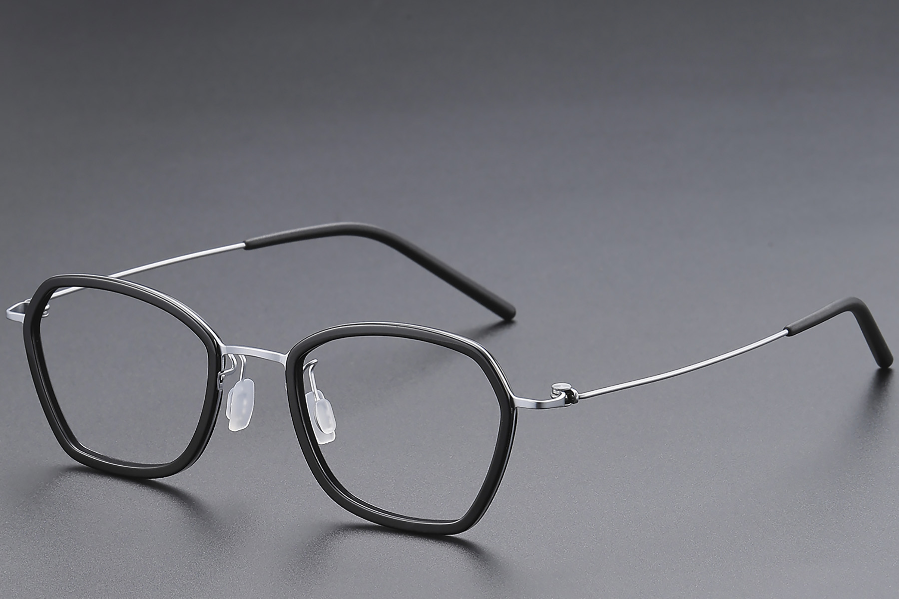 BS1913-0507_Black_Butterfly_Titanium_Glasses_corner