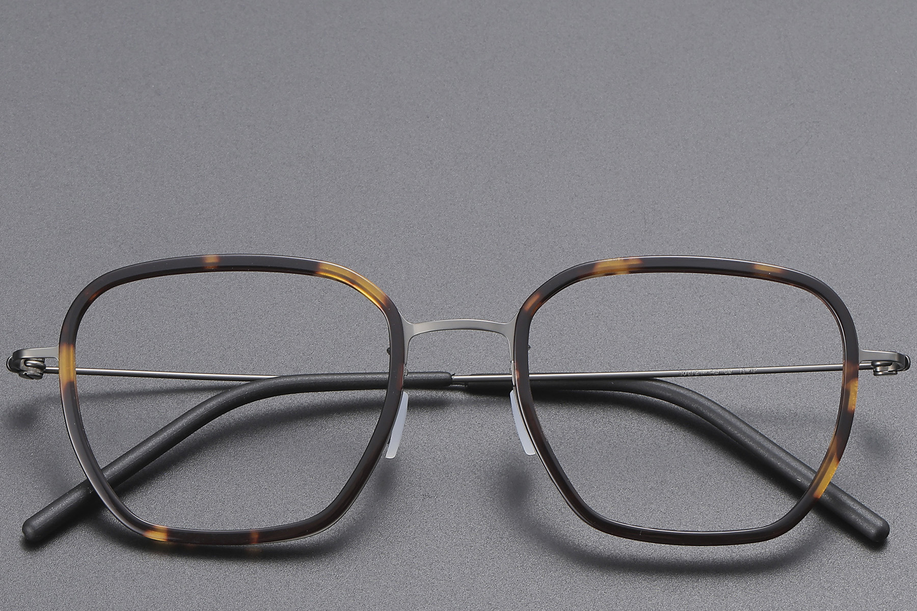 BS1913-0509_Tortoiseshell_Rectangular_Titanium_Glasses_front