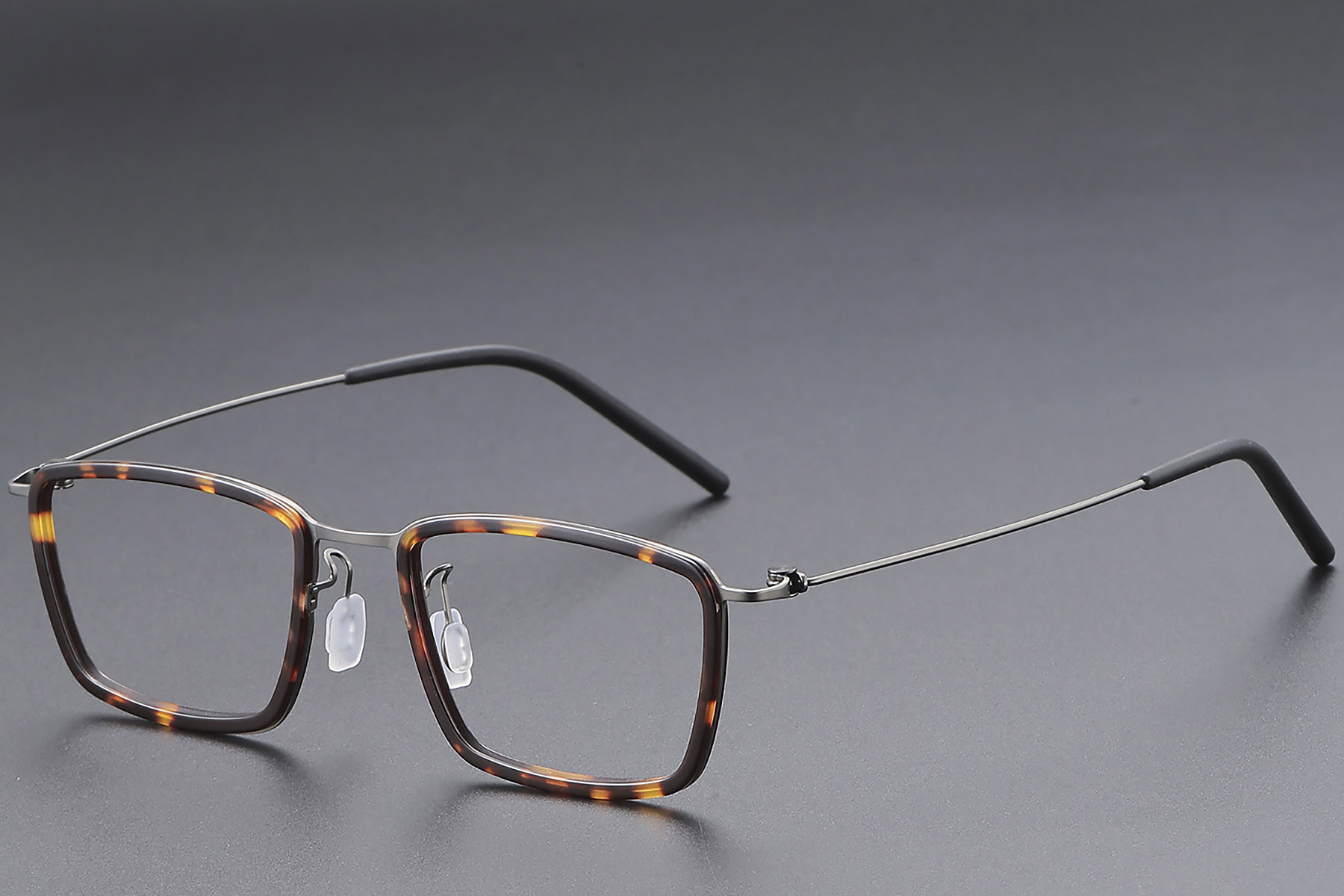 BS1913-0515_Tortoiseshell_Rectangular_Titanium_Glasses_corner