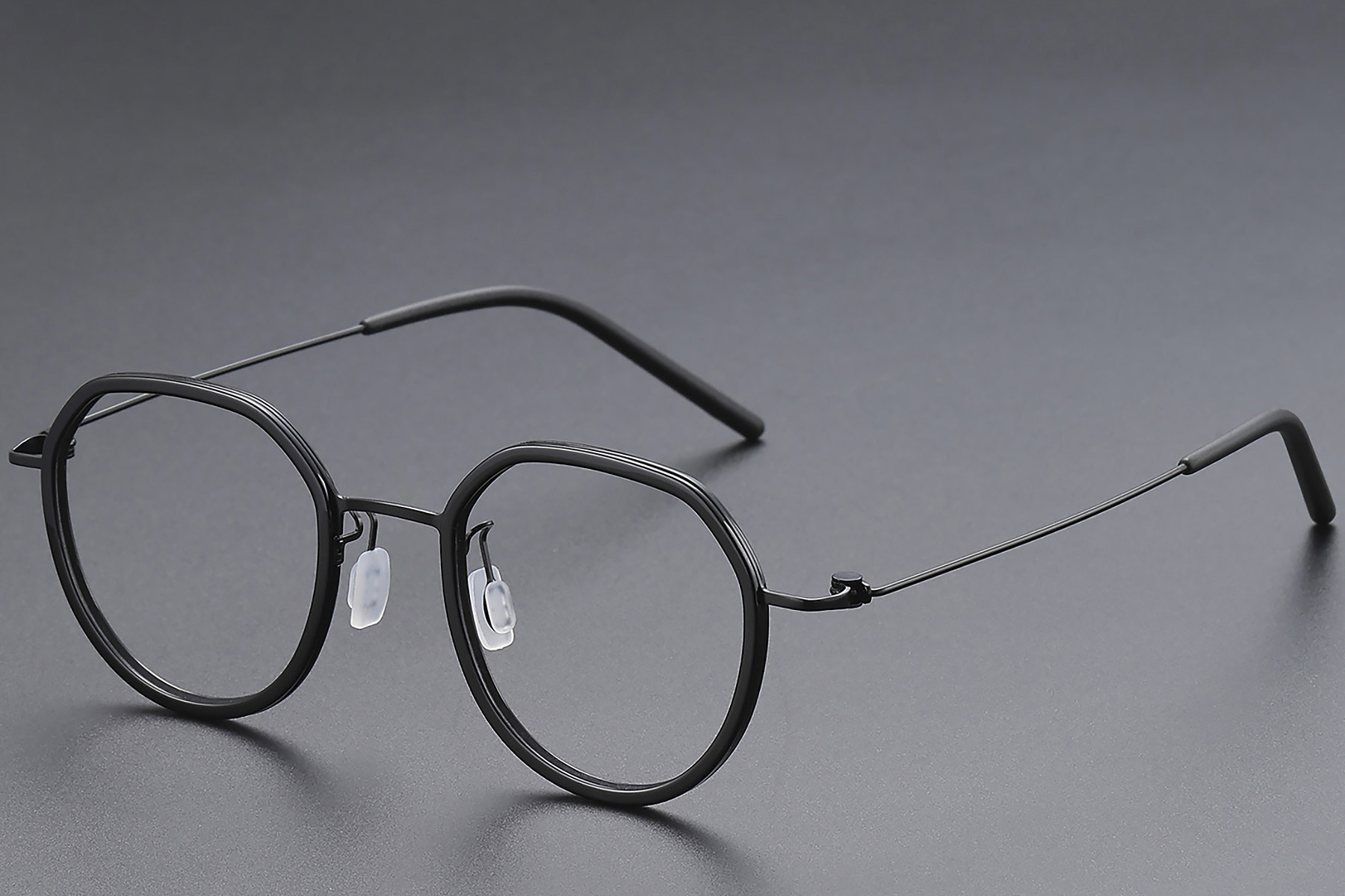 BS1913-0519_Black_Geometric_Titanium_Glasses_corner