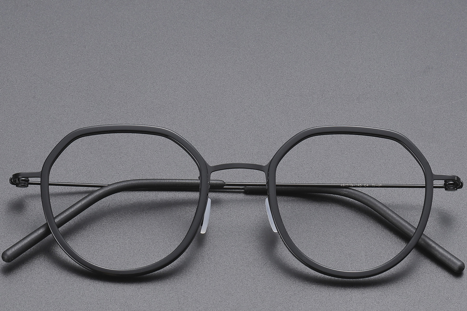 BS1913-0519_Black_Geometric_Titanium_Glasses_front