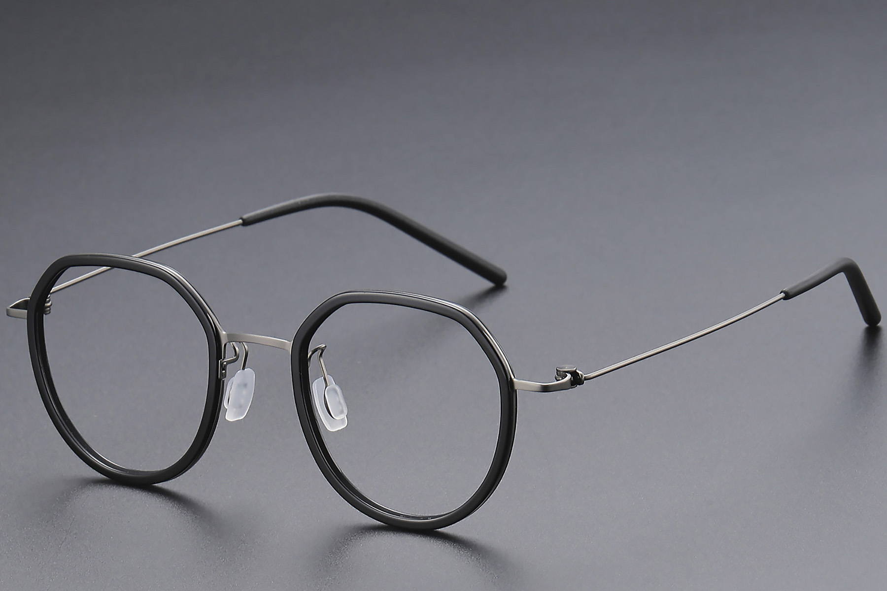 BS1913-0520_Black_Geometric_Titanium_Glasses_corner