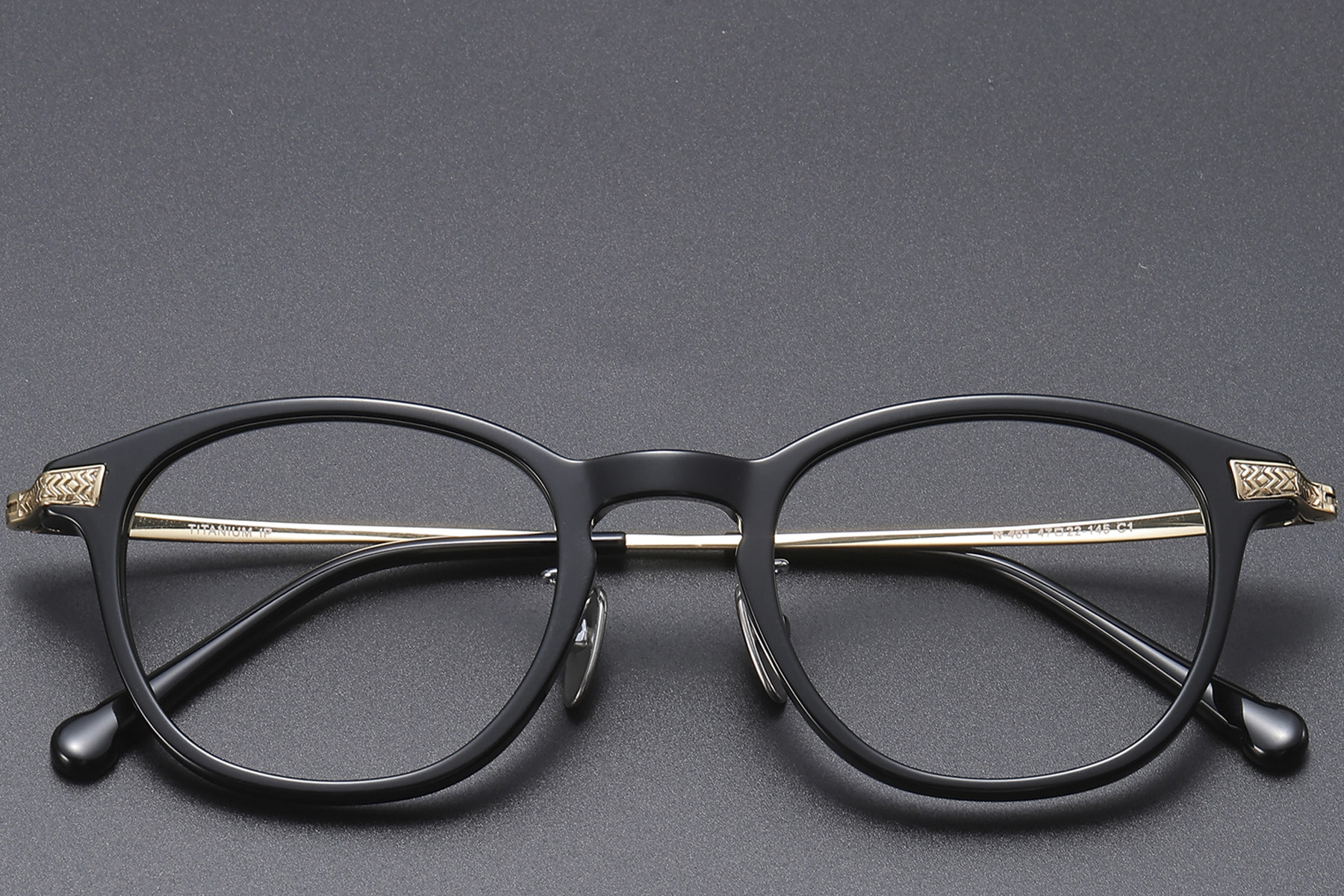 BS1913-0526_Black_Oval_Titanium_Glasses_front