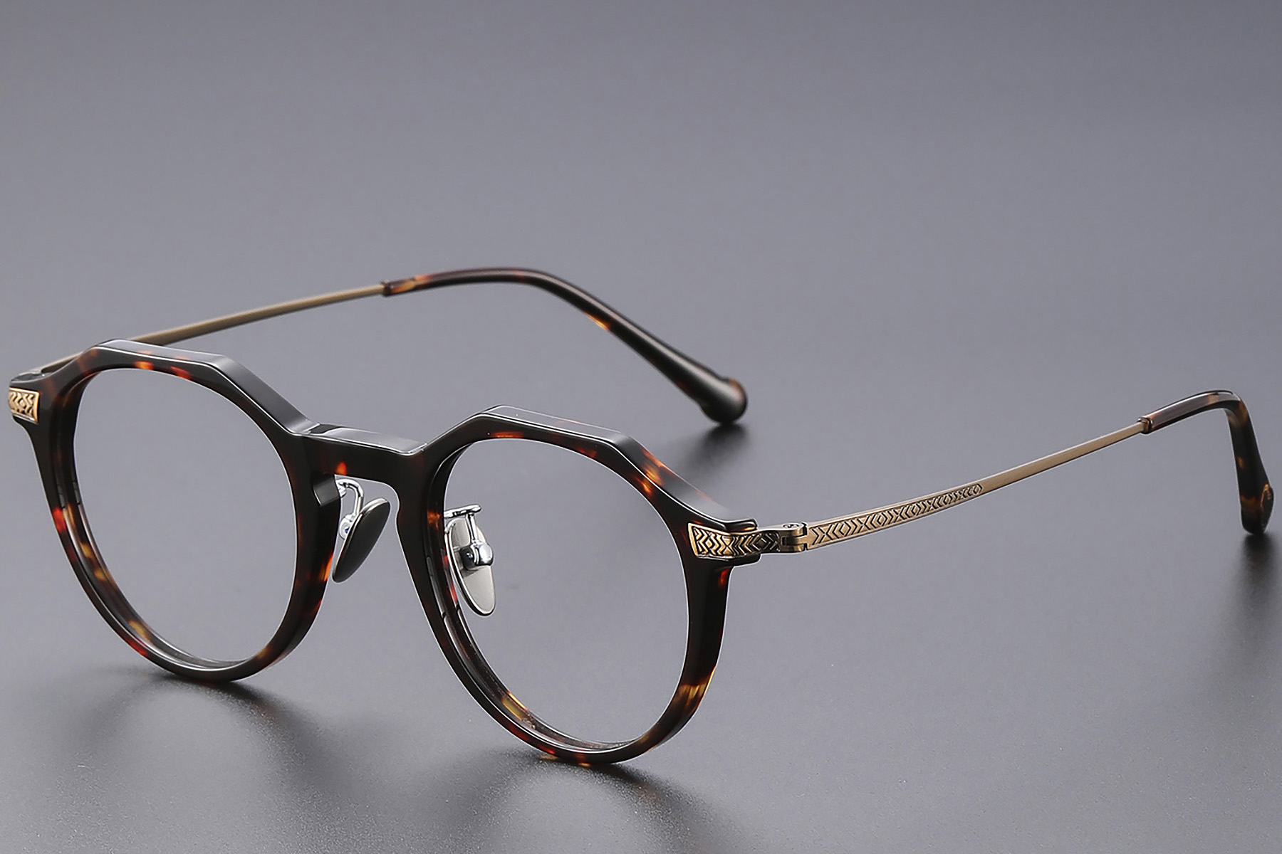 BS1913-0533_Tortoiseshell_Oval_Titanium_Glasses_corner