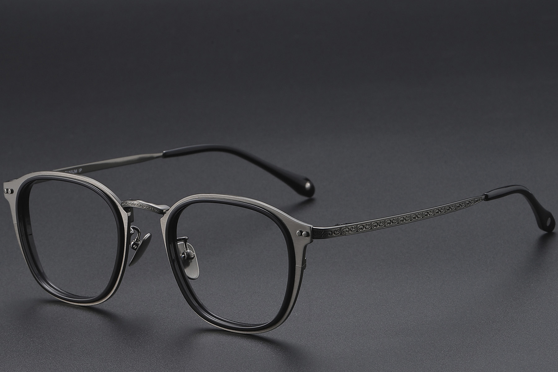 BS1913-0536_Black_Oval_Titanium_Glasses_corner