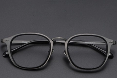 BS1913-0536_Black_Oval_Titanium_Glasses_front