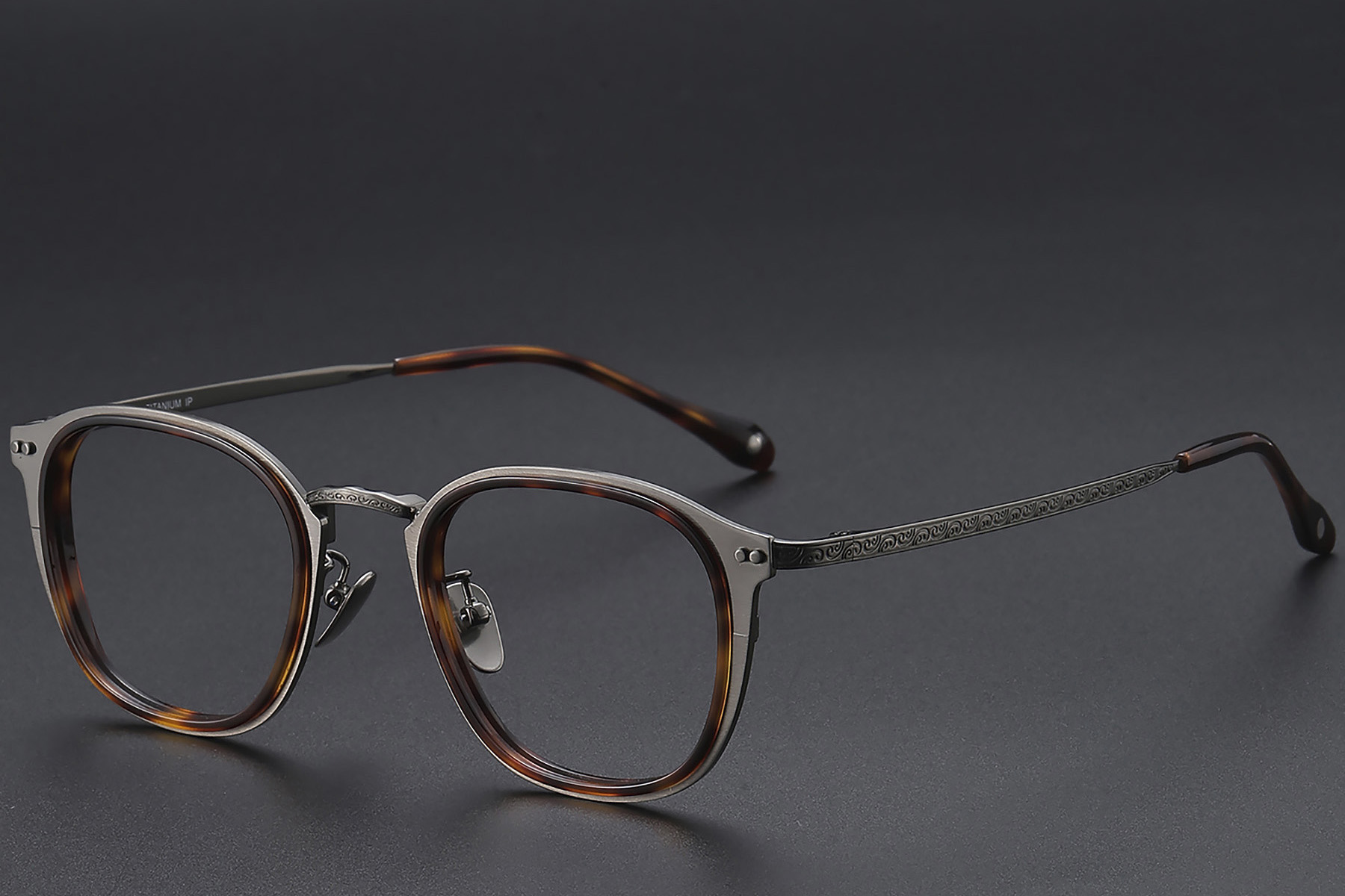 BS1913-0537_Tortoiseshell_Oval_Titanium_Glasses_corner