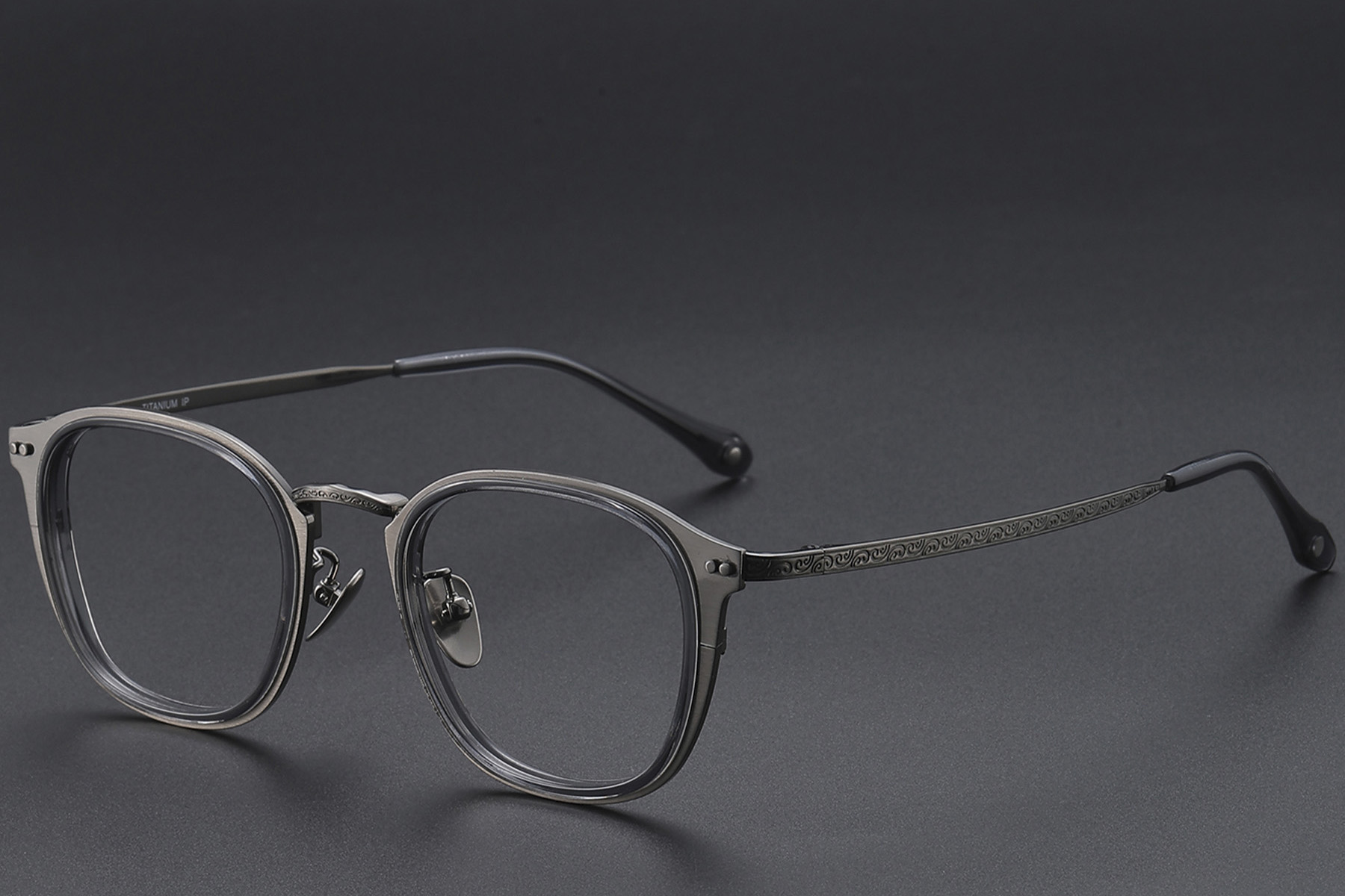 BS1913-0538_Grey_Oval_Titanium_Glasses_corner