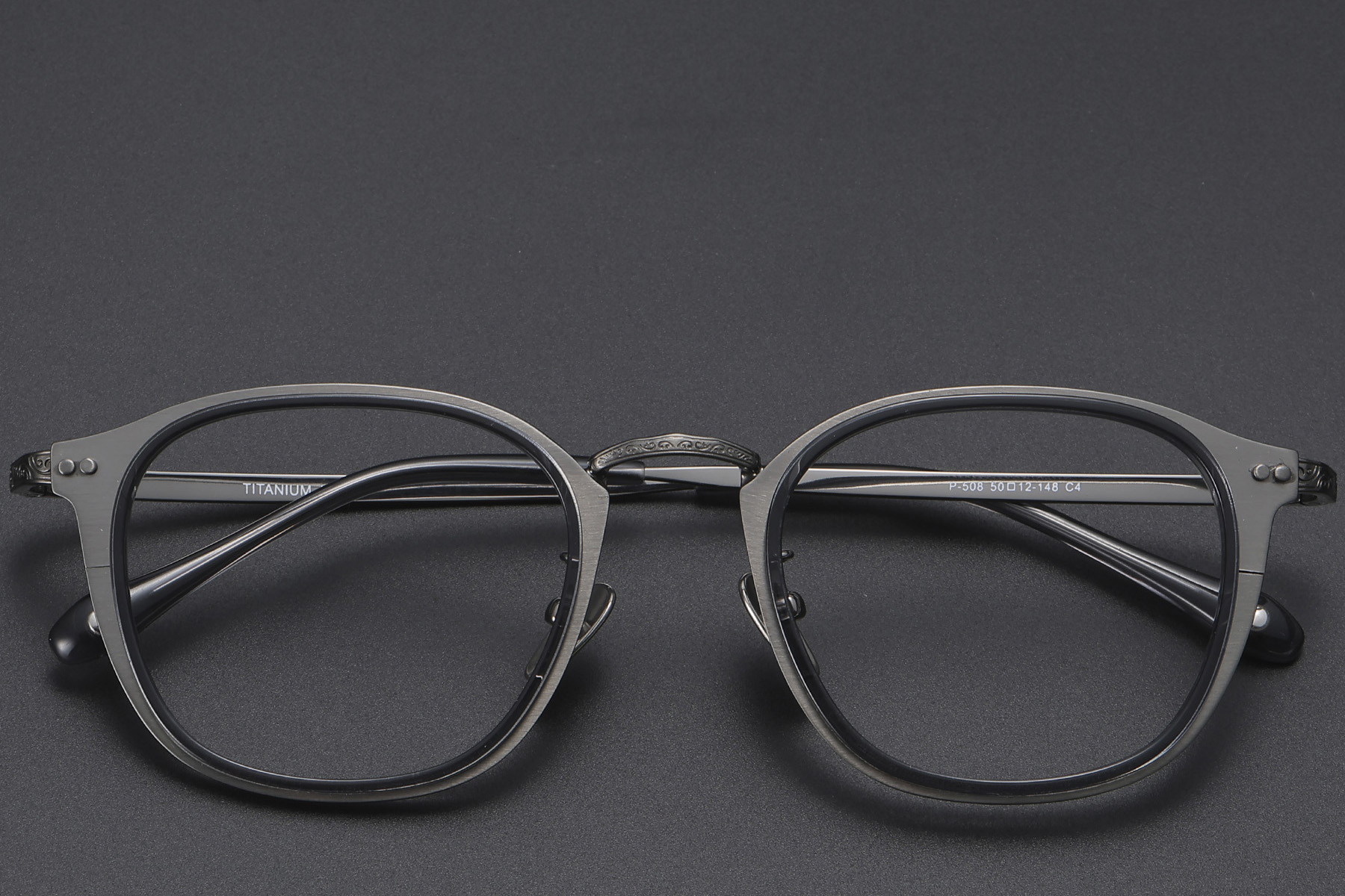 BS1913-0538_Grey_Oval_Titanium_Glasses_front