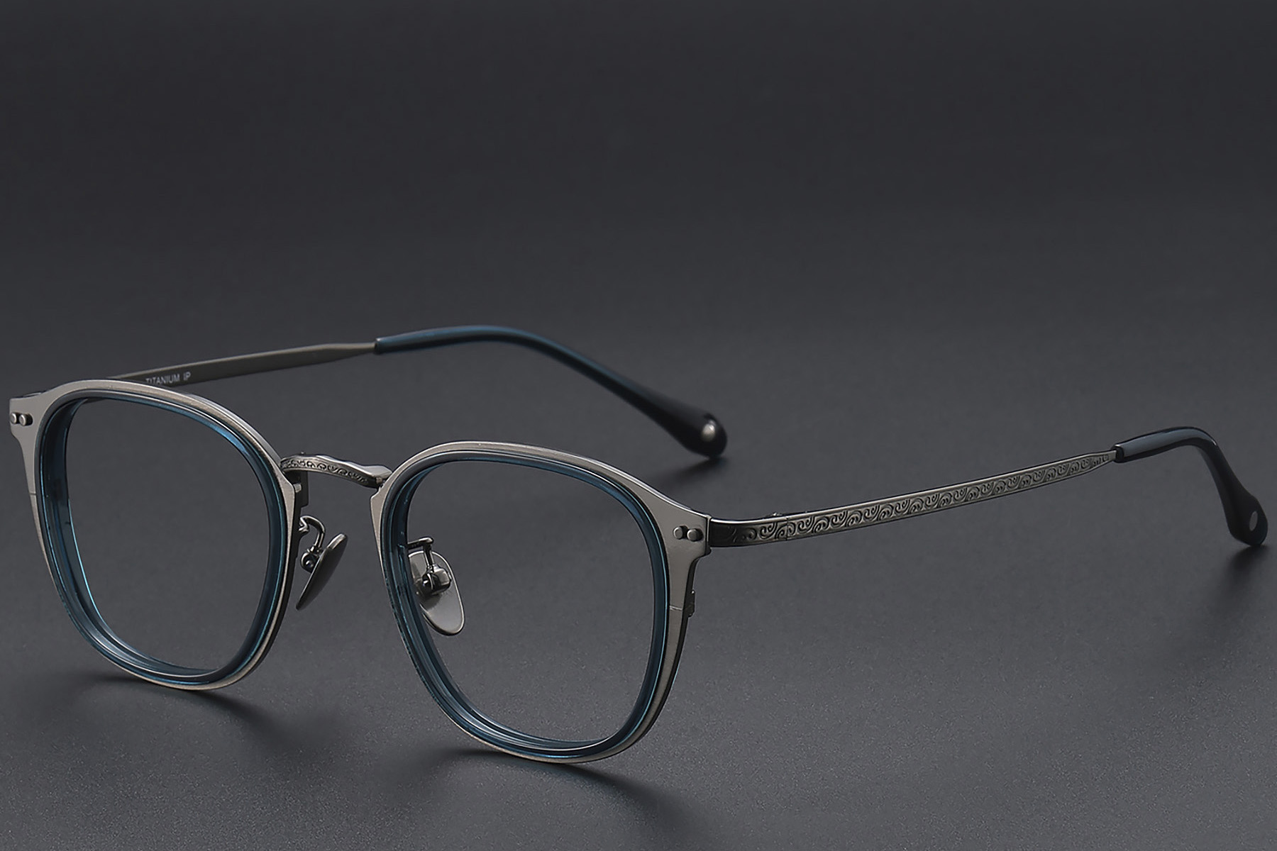 BS1913-0539_Blue_Oval_Titanium_Glasses_corner