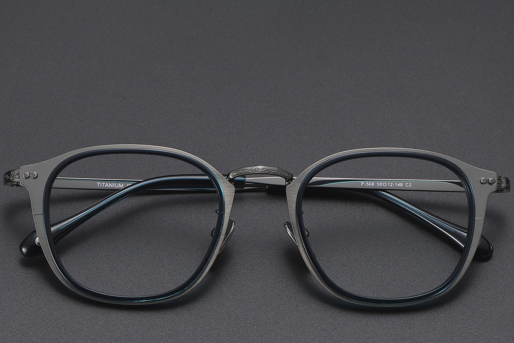 BS1913-0539_Blue_Oval_Titanium_Glasses_front