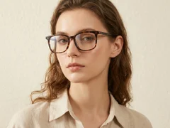 BS1913-0546_Tortoiseshell_Rectangular_Titanium_Glasses-tryon_female