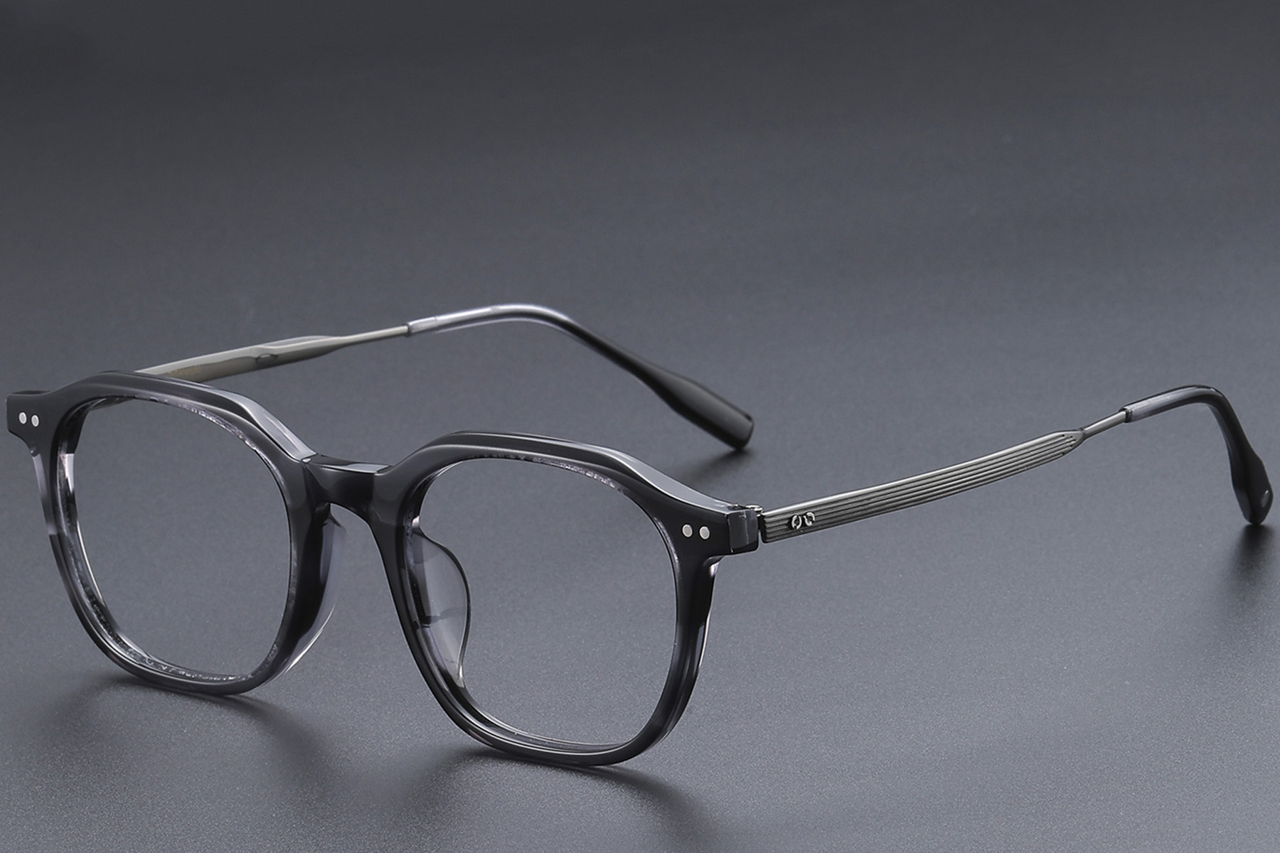 BS1913-0549_Grey_Rectangular_Titanium_Glasses_corner