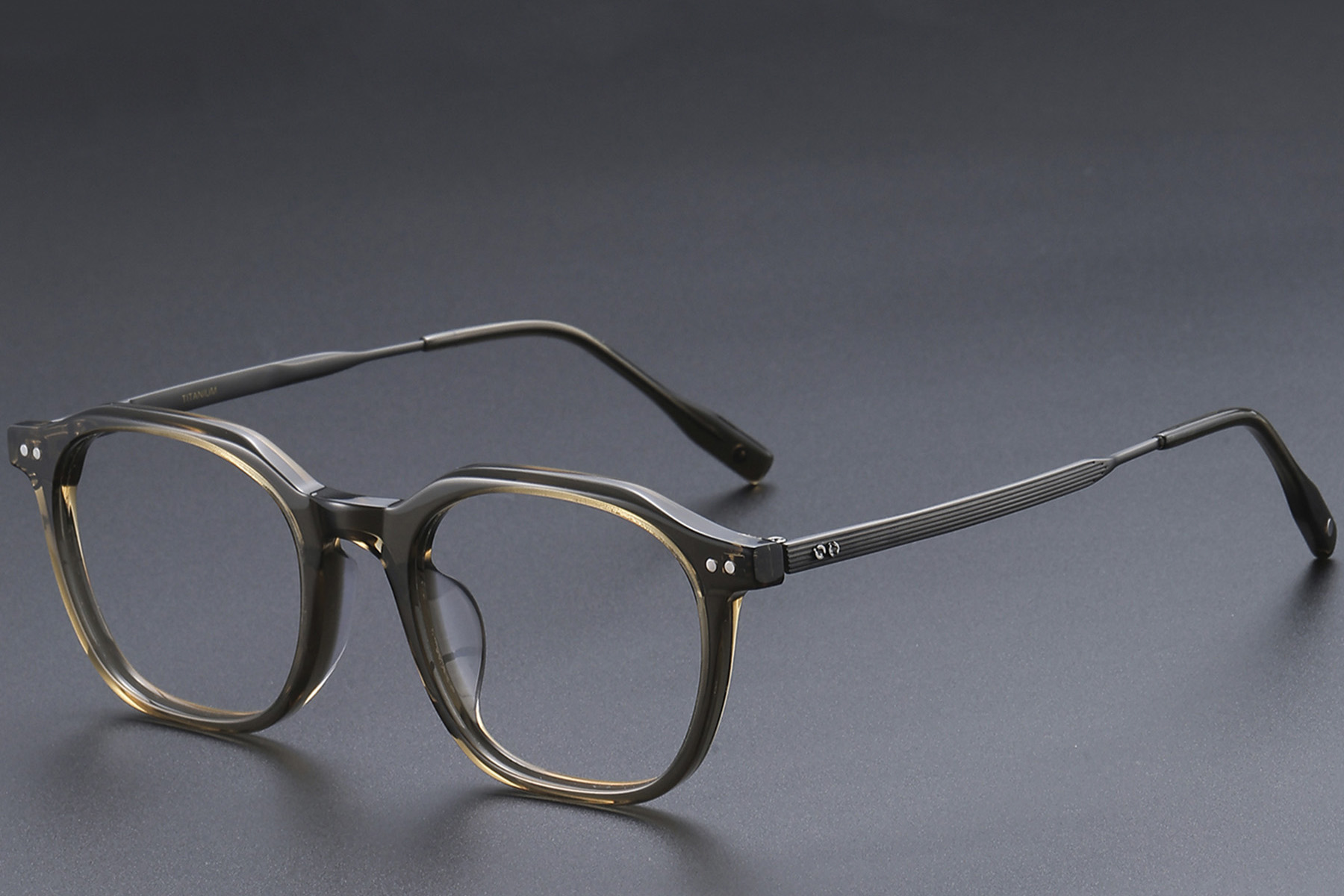 BS1913-0551_Green_Rectangular_Titanium_Glasses_corner