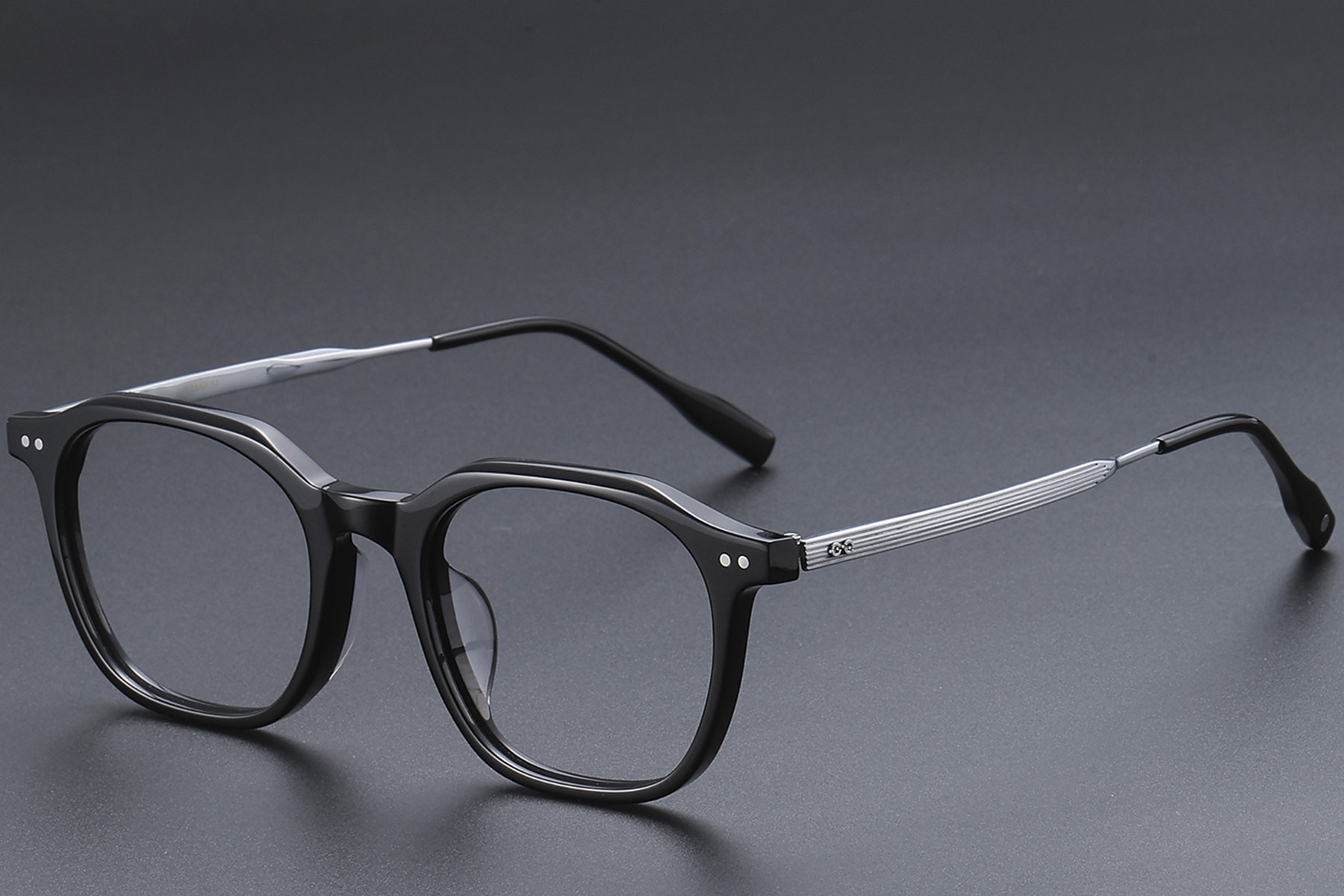 BS1913-0552_Black_Rectangular_Titanium_Glasses_corner