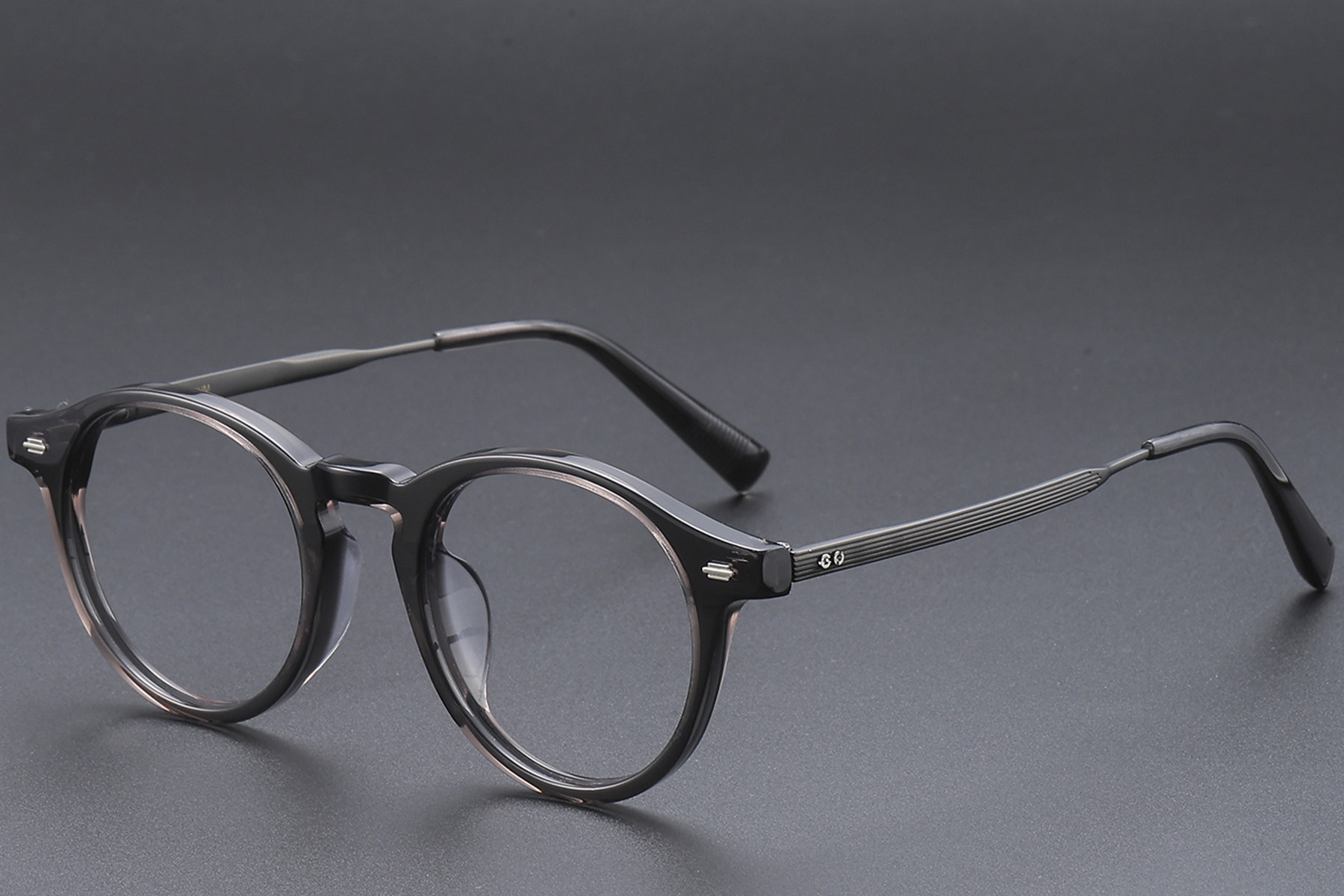 BS1913-0554_Grey_Oval_Titanium_Glasses_corner