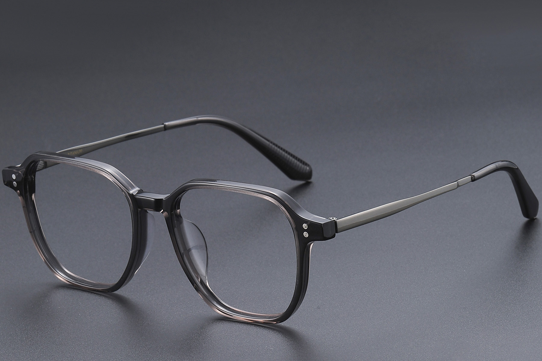 BS1913-0558_Grey_Rectangular_Titanium_Glasses_corner